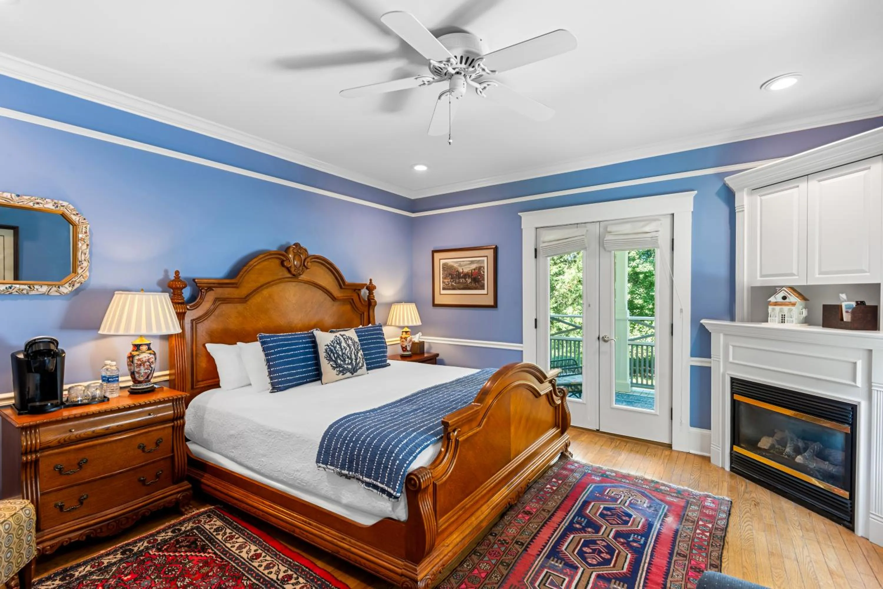 Bed in Benn Conger Inn