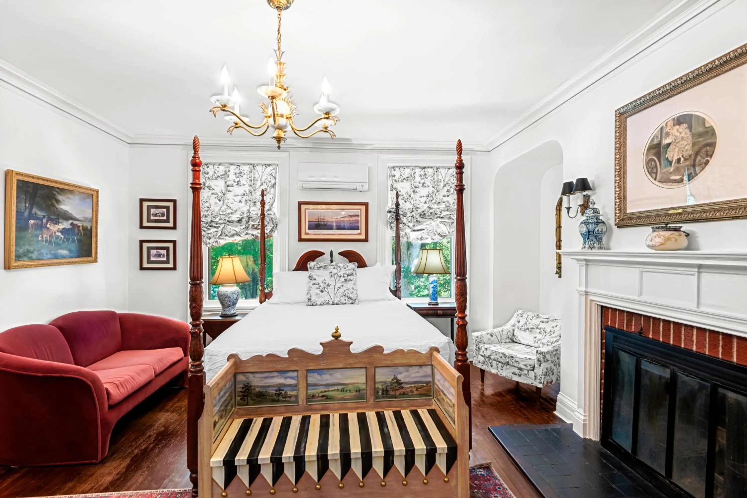 Bed in Benn Conger Inn