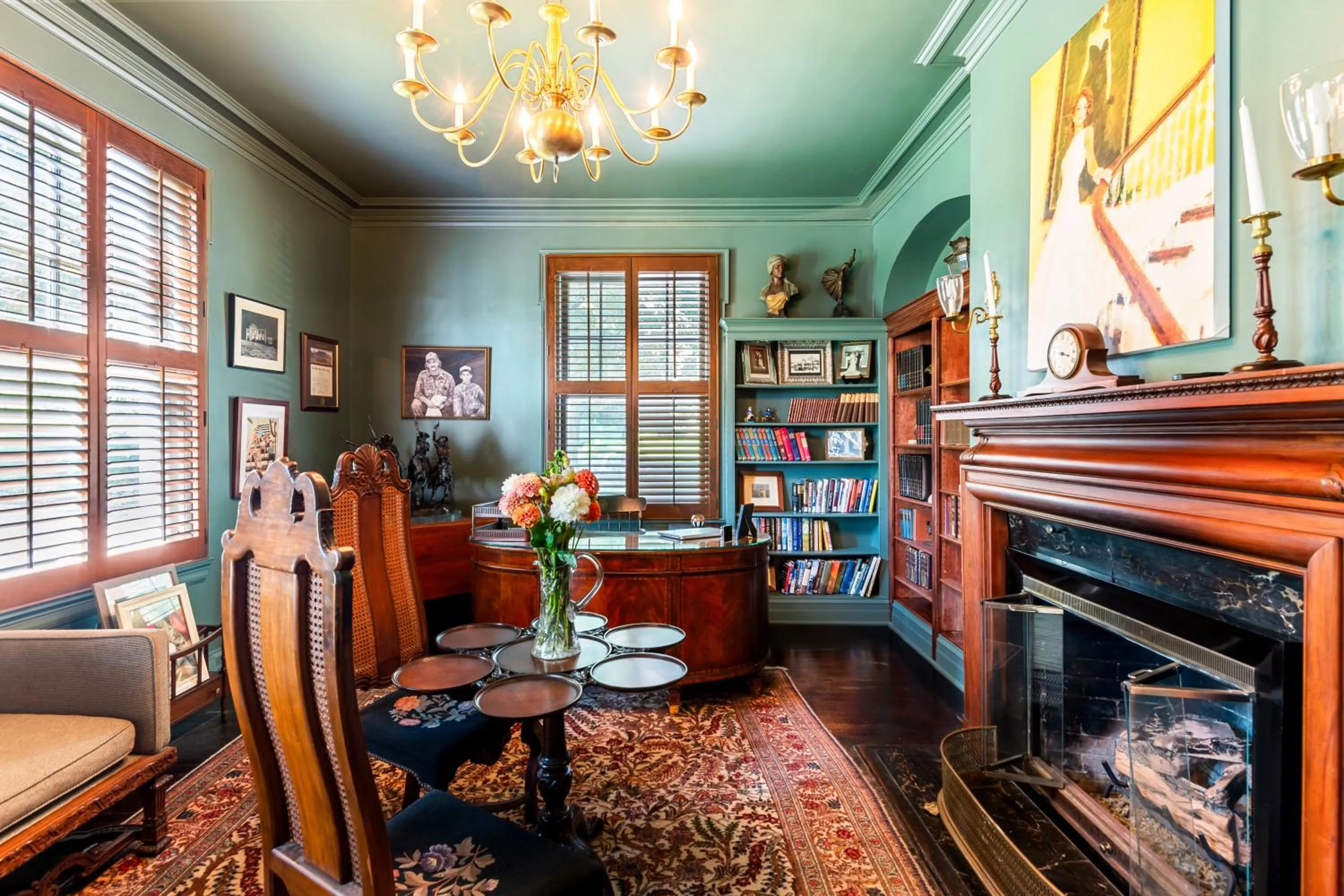Library in Benn Conger Inn