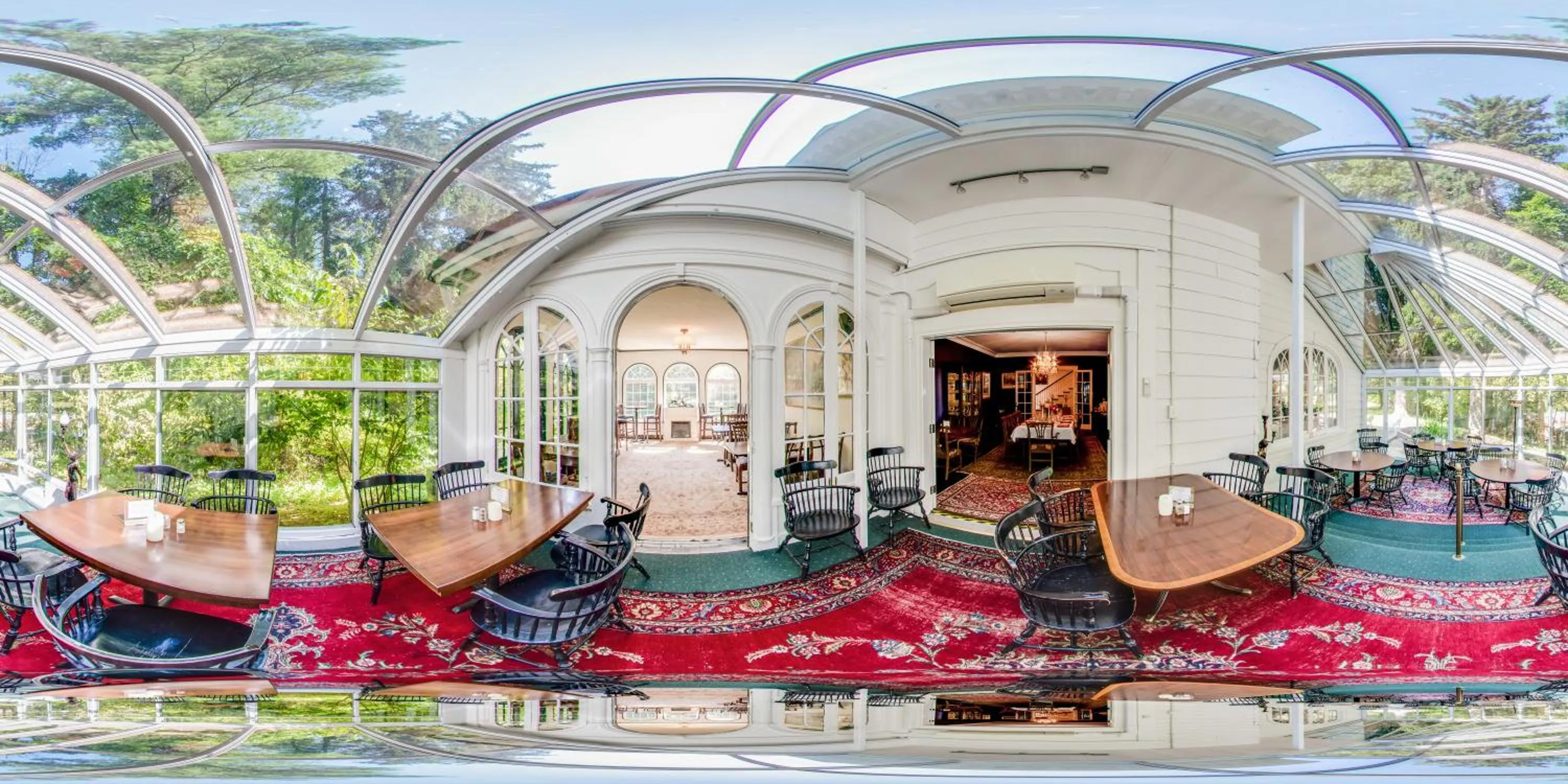 Dining area in Benn Conger Inn