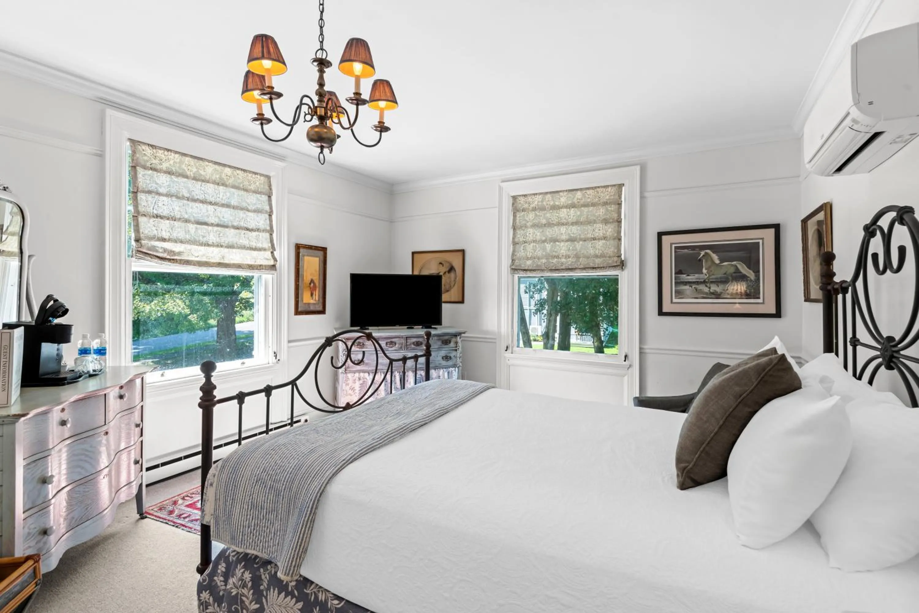 Bed in Benn Conger Inn