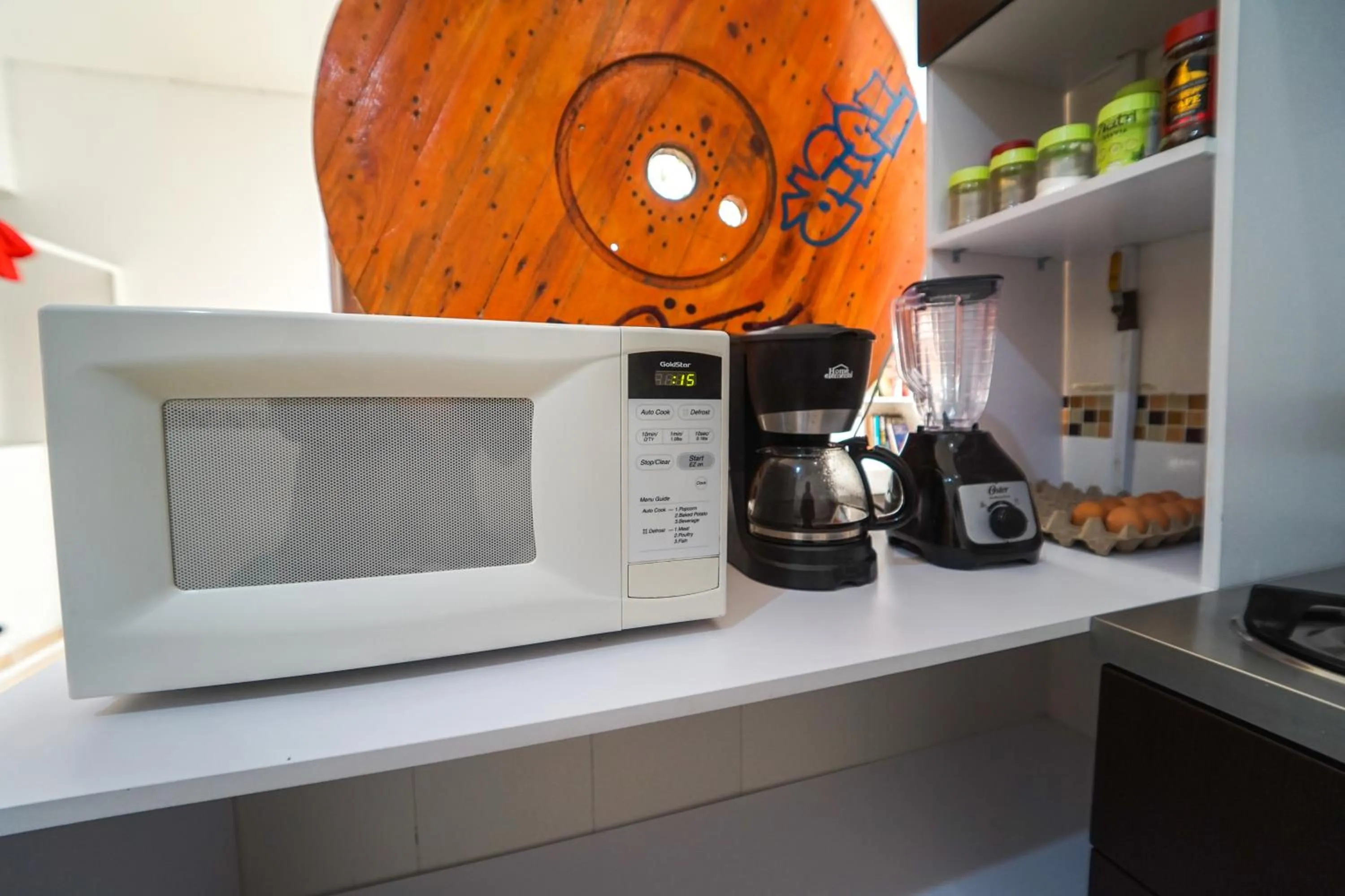 Communal kitchen in Casa Clandestina Guest House