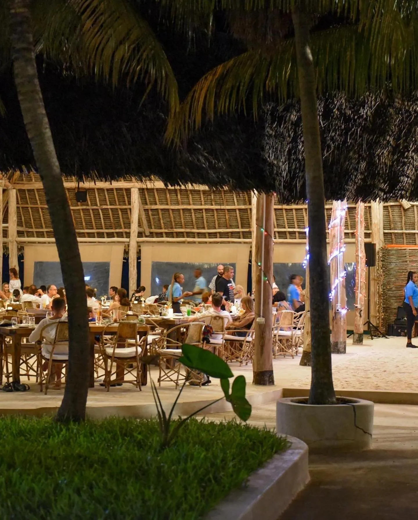 Restaurant/places to eat in NDAME Paje Hotel