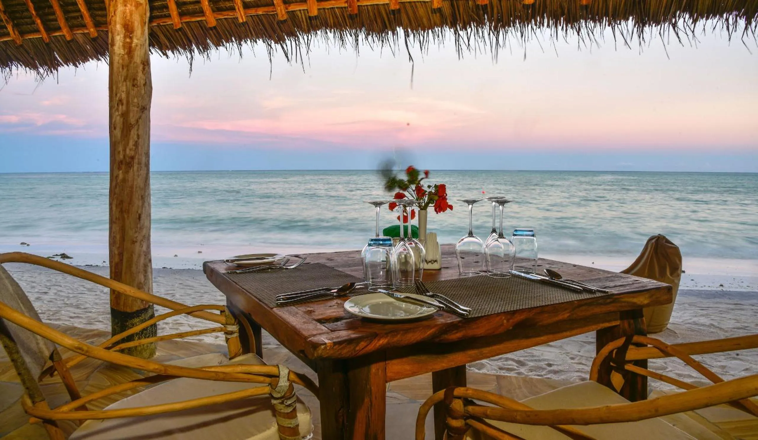 Restaurant/places to eat in NDAME Paje Hotel