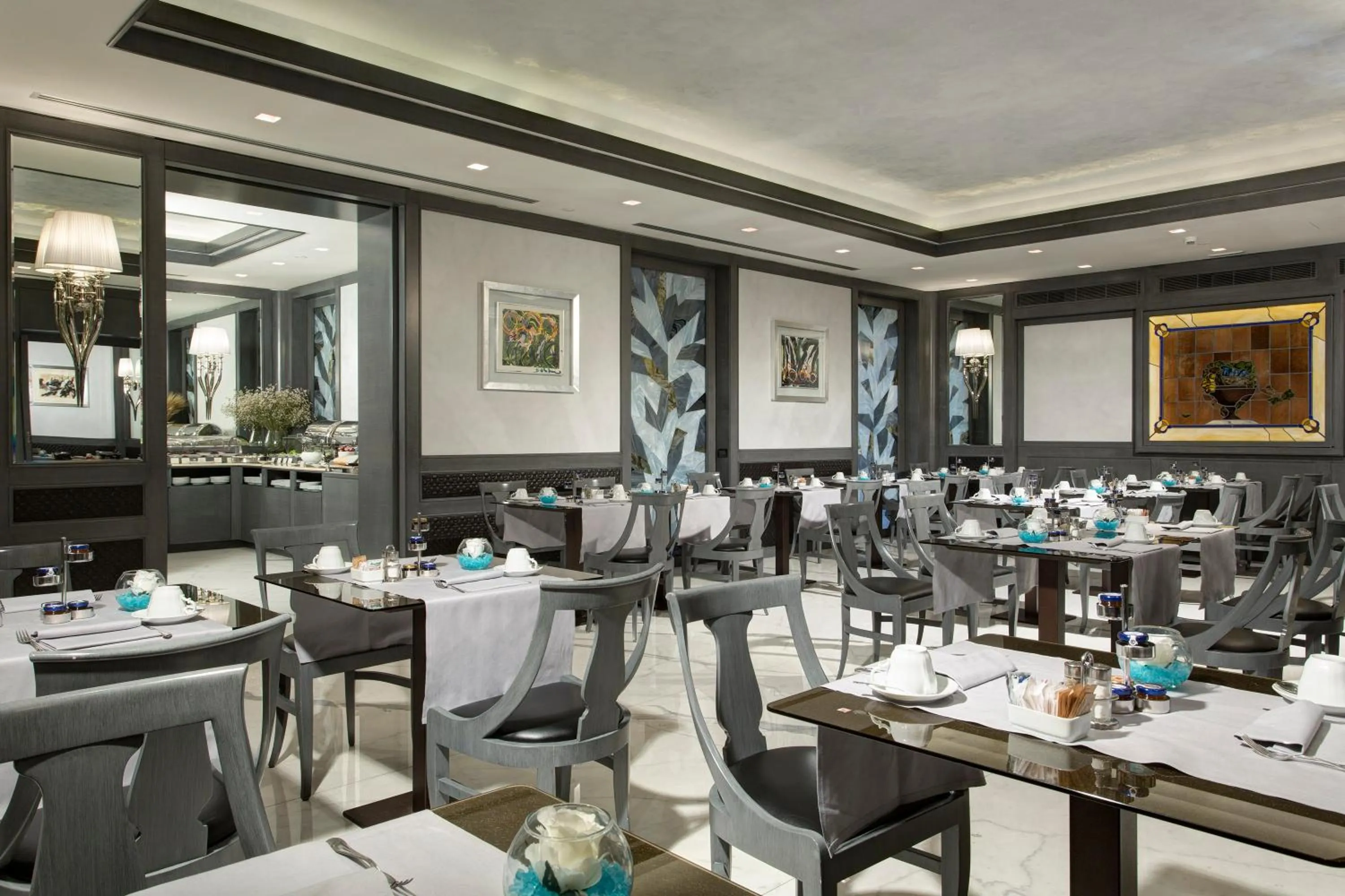 Restaurant/places to eat in Hotel Artemide