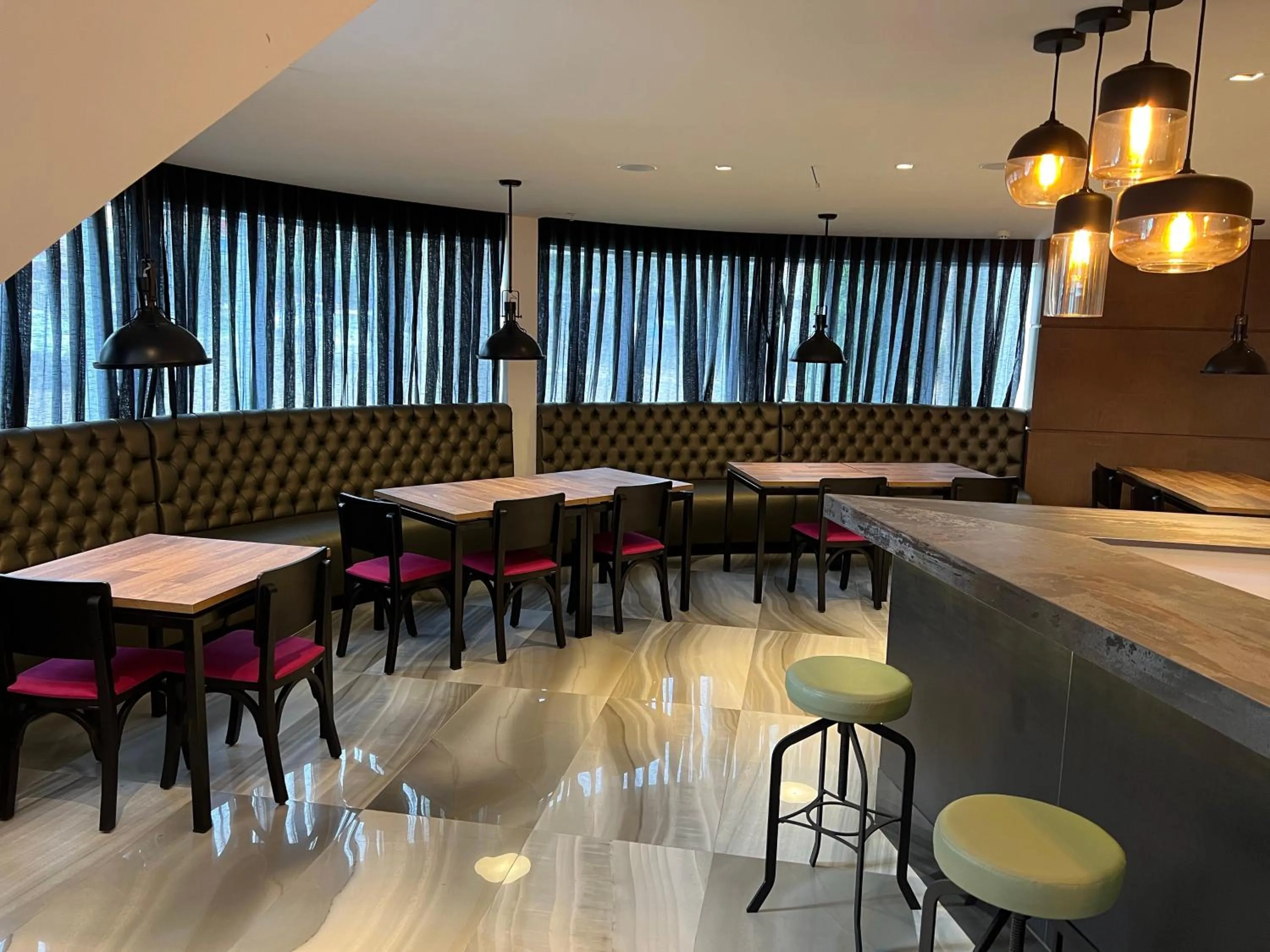 Lounge or bar in QS Marista Hotel by Atlas