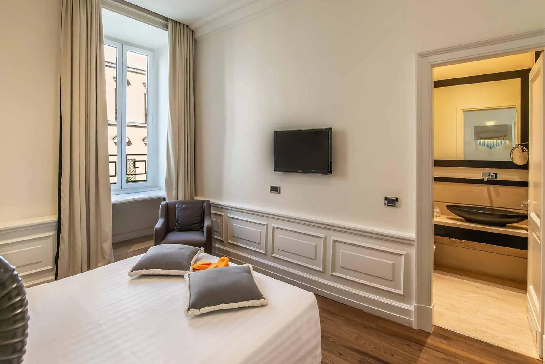 Photo of the whole room, Bed in Hotel Isa