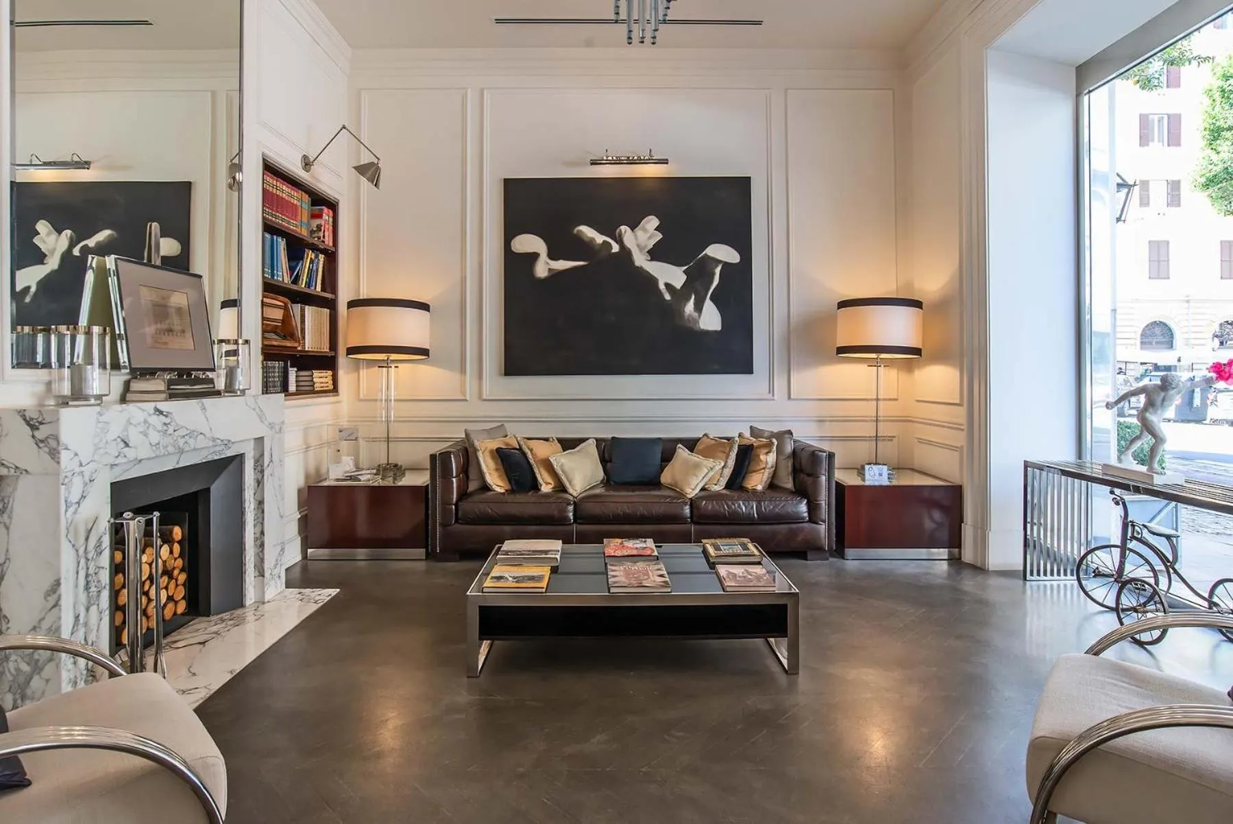 Library in Hotel Isa