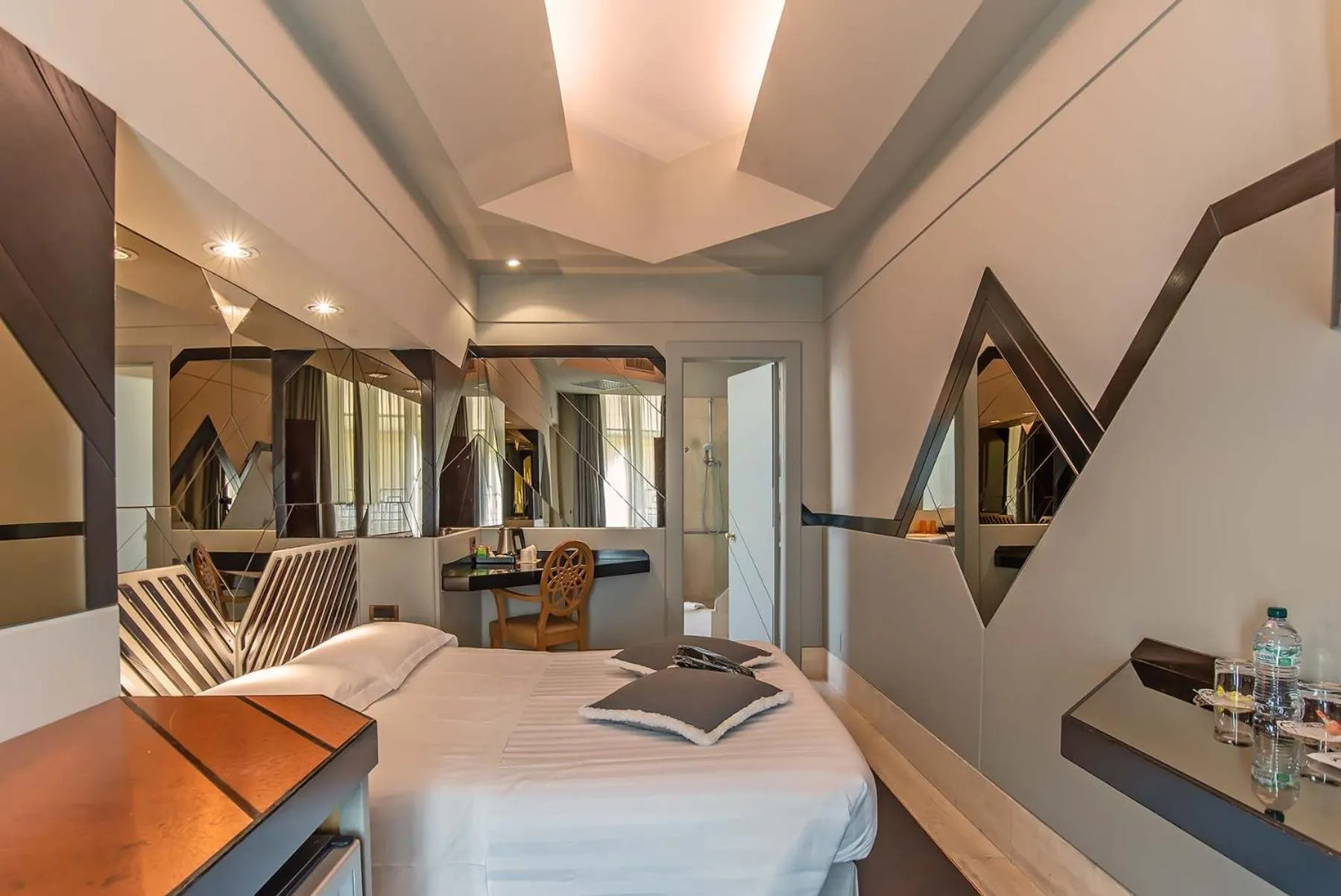 Photo of the whole room in Hotel Isa