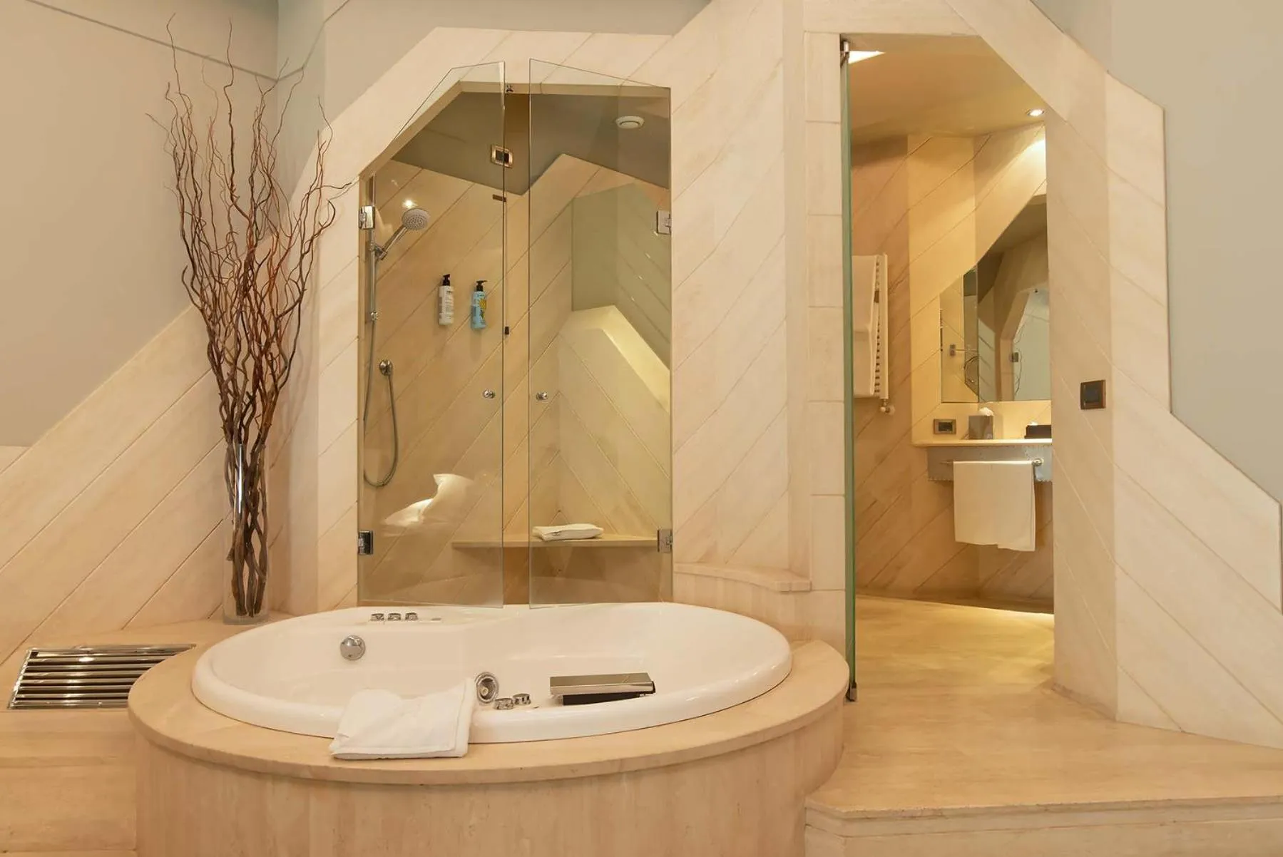 Hot Tub in Hotel Isa