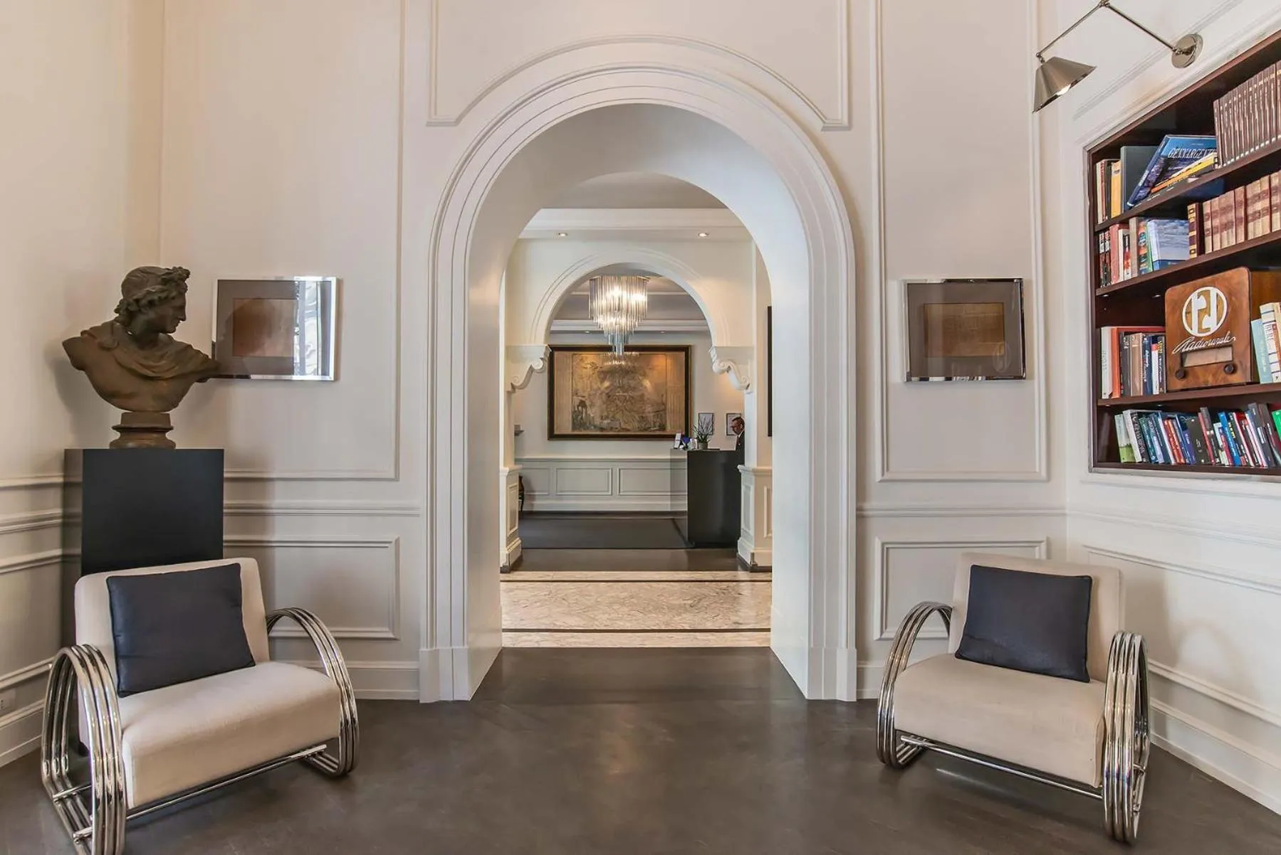 Library in Hotel Isa