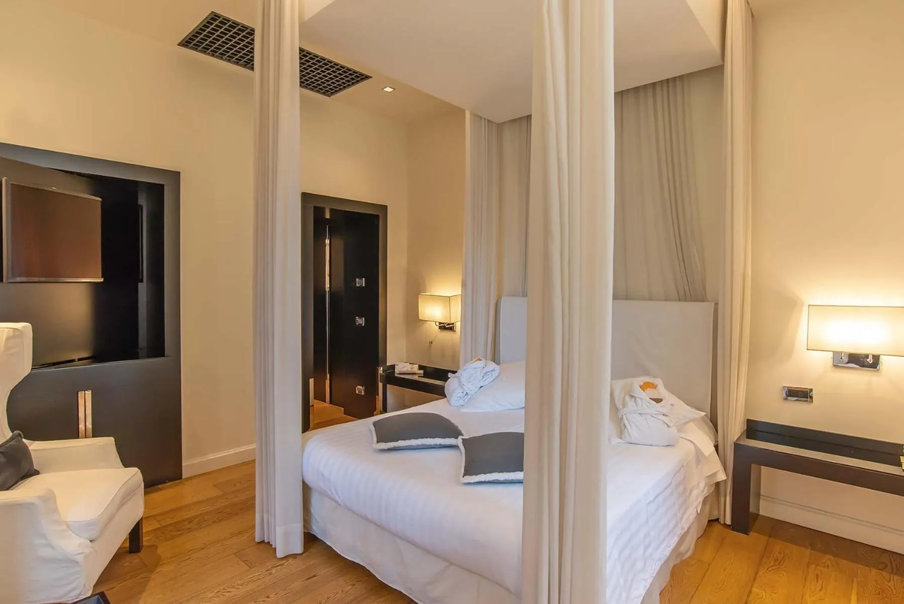 Photo of the whole room, Bed in Hotel Isa