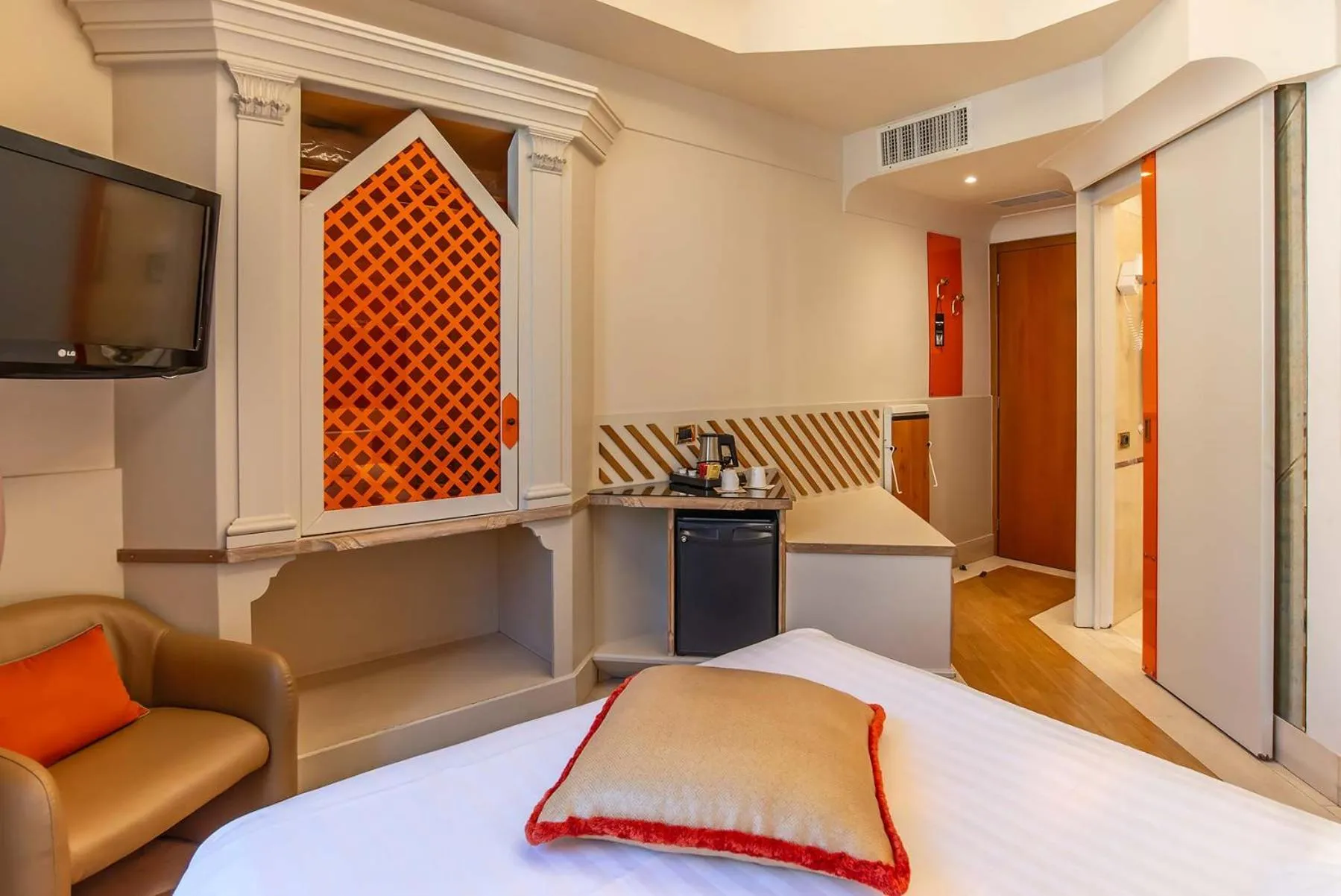 Photo of the whole room, Bed in Hotel Isa