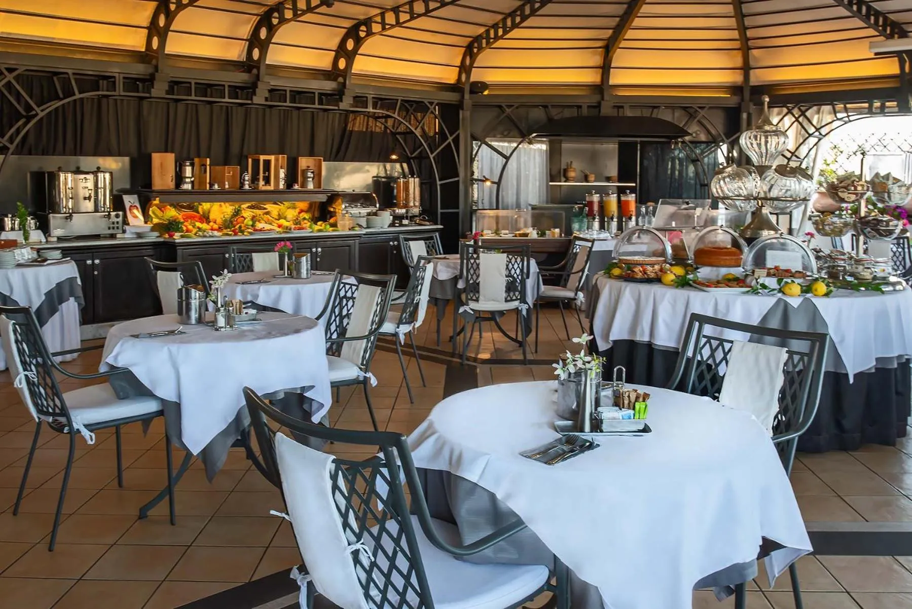 Food and drinks in Hotel Isa