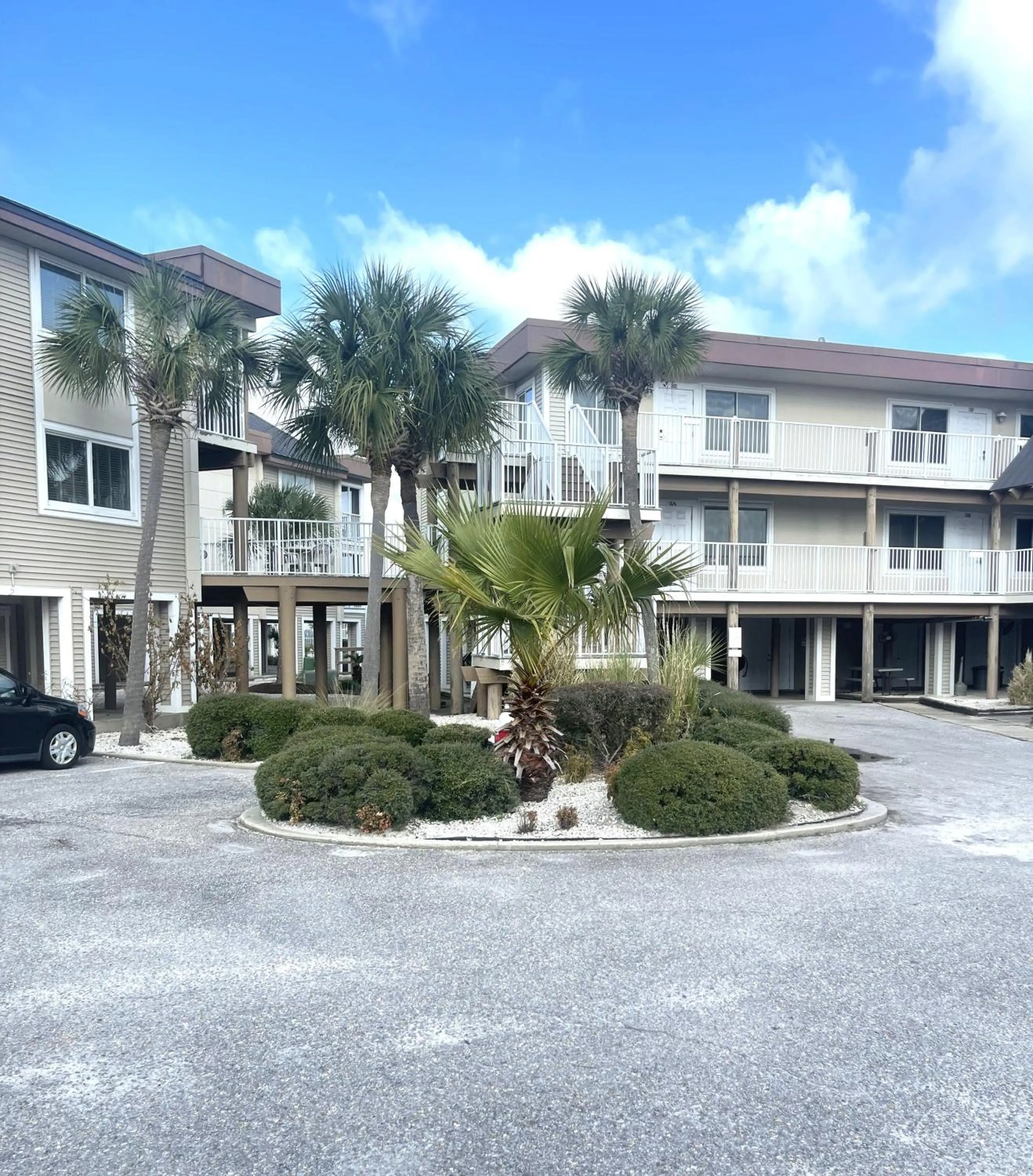 Property building in Soundside Holiday Beach Resort