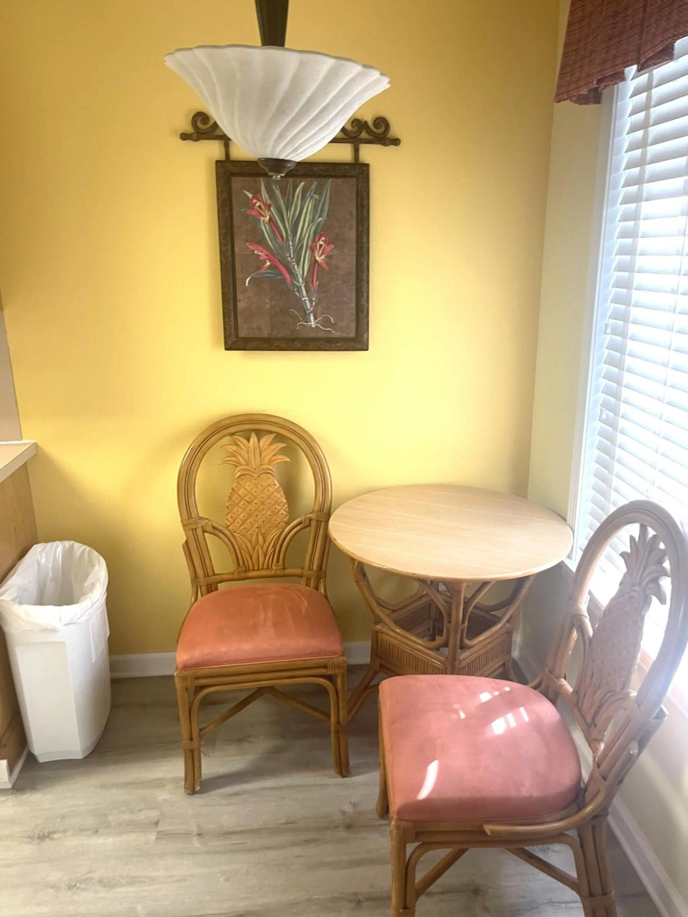 Seating area in Soundside Holiday Beach Resort