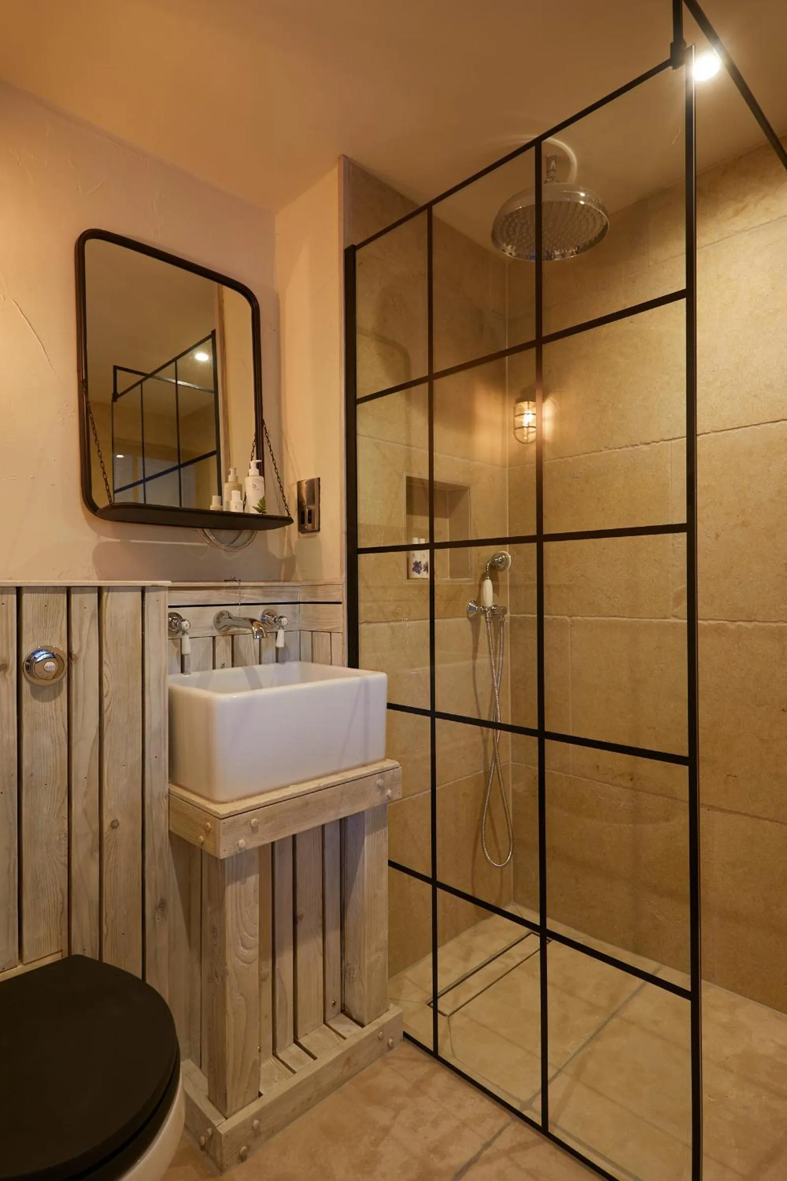 Shower in Wild Thyme & Honey - Cirencester-Cotswolds