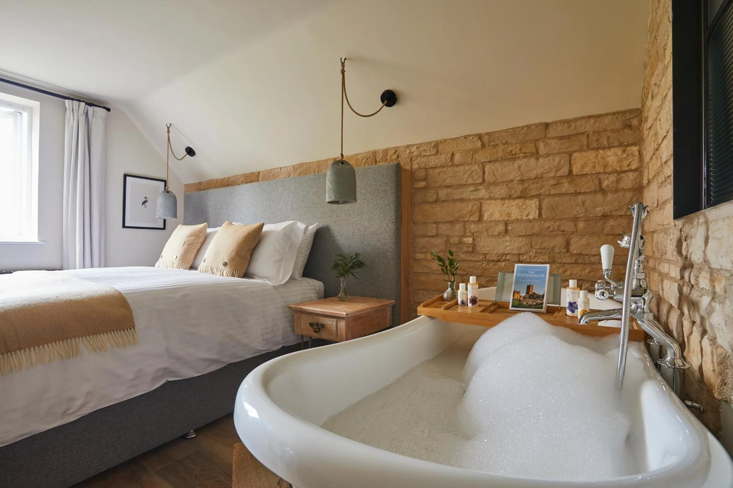 Bed in Wild Thyme & Honey - Cirencester-Cotswolds