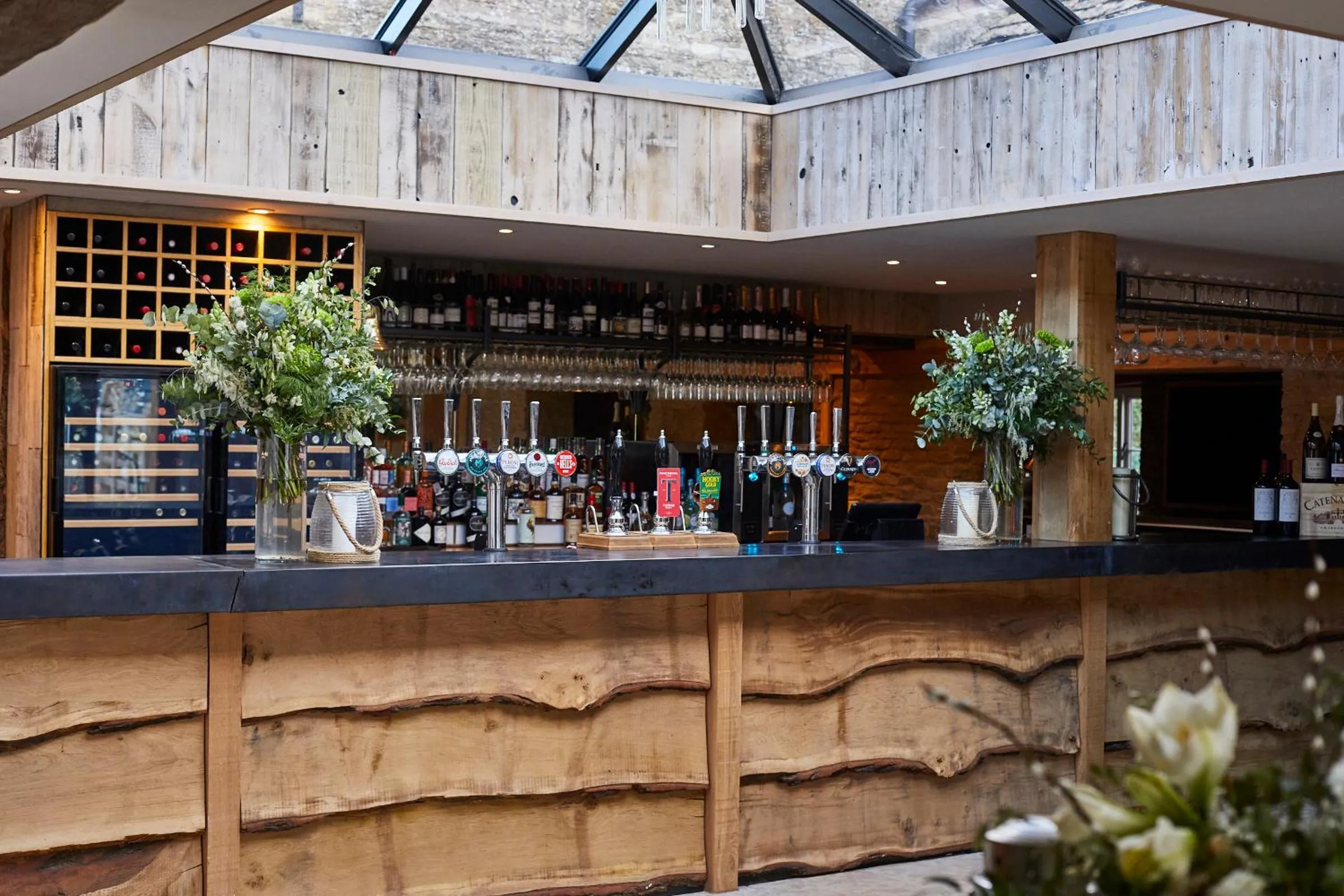 Lounge or bar in Wild Thyme & Honey - Cirencester-Cotswolds