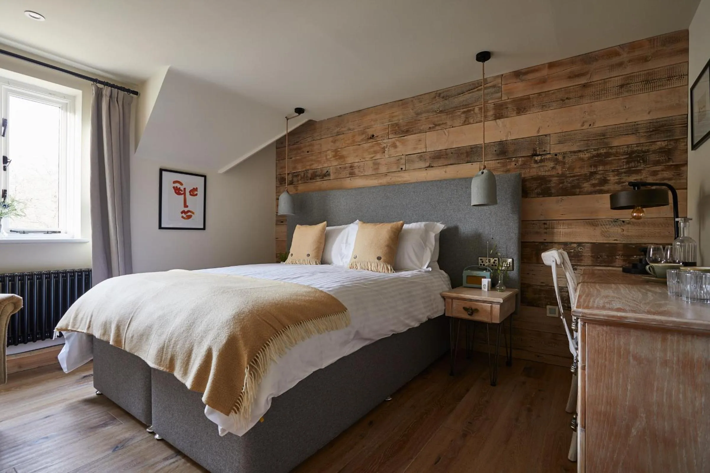 Bed in Wild Thyme & Honey - Cirencester-Cotswolds