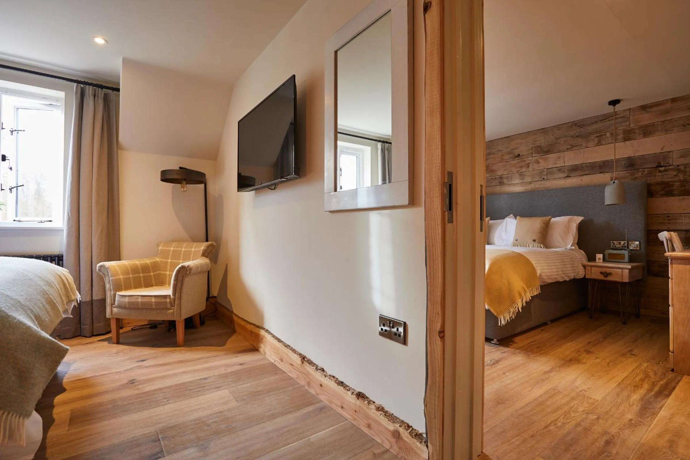 Photo of the whole room, Bed in Wild Thyme & Honey - Cirencester-Cotswolds