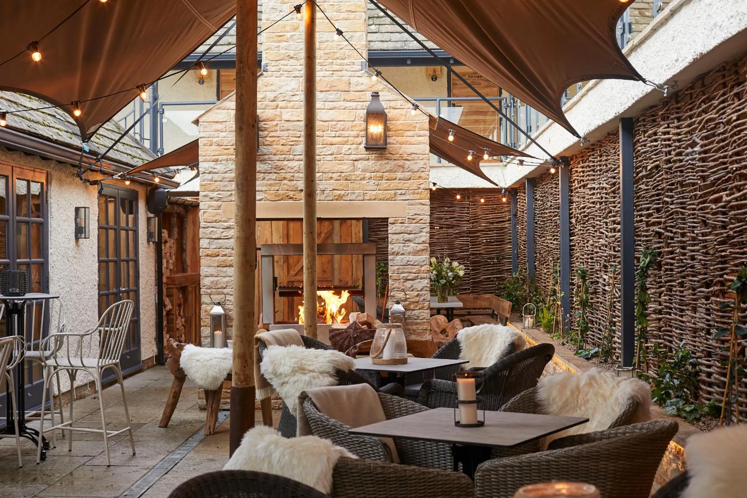 Patio in Wild Thyme & Honey - Cirencester-Cotswolds