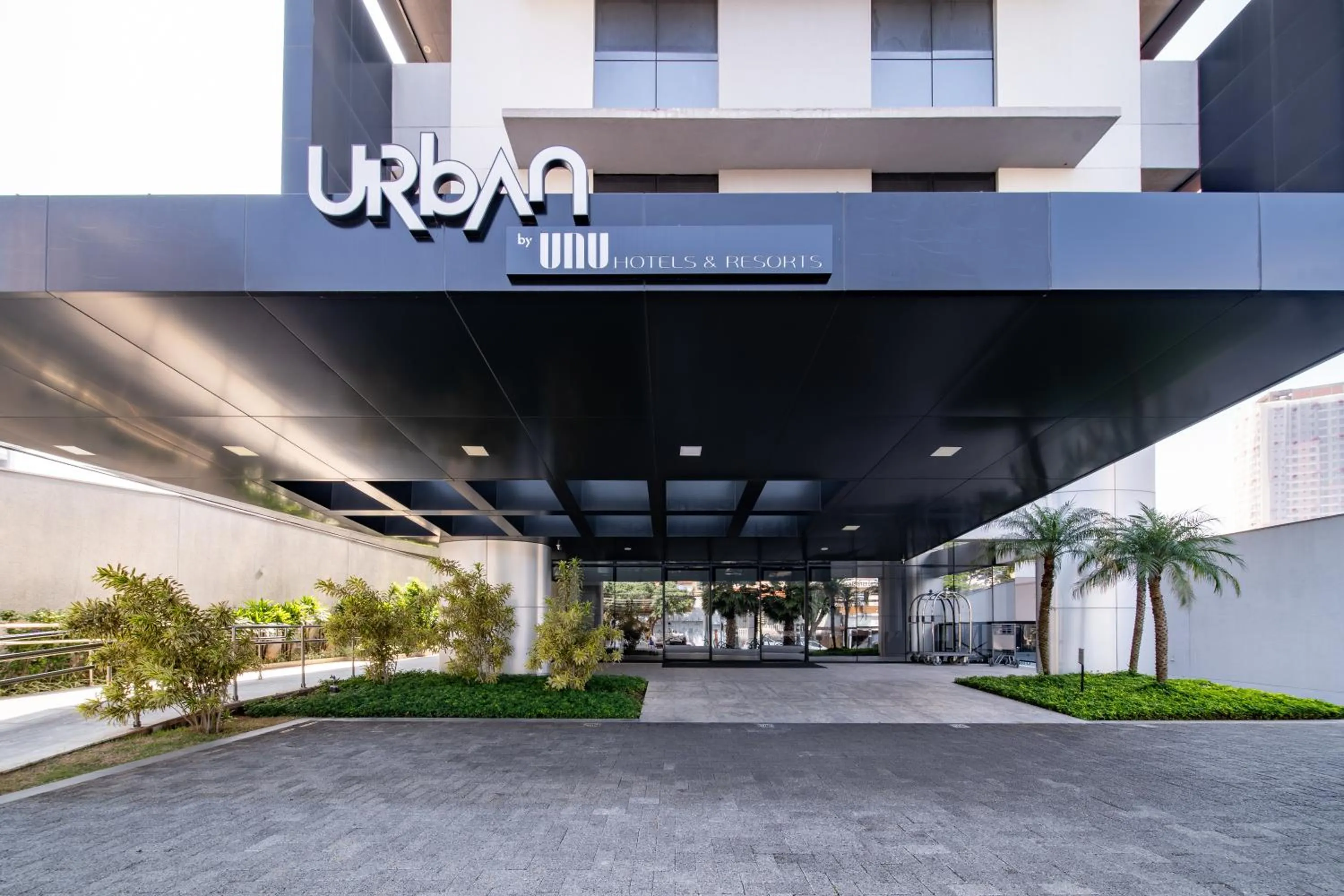 Facade/entrance in URBAN by UNU Osasco Hotel