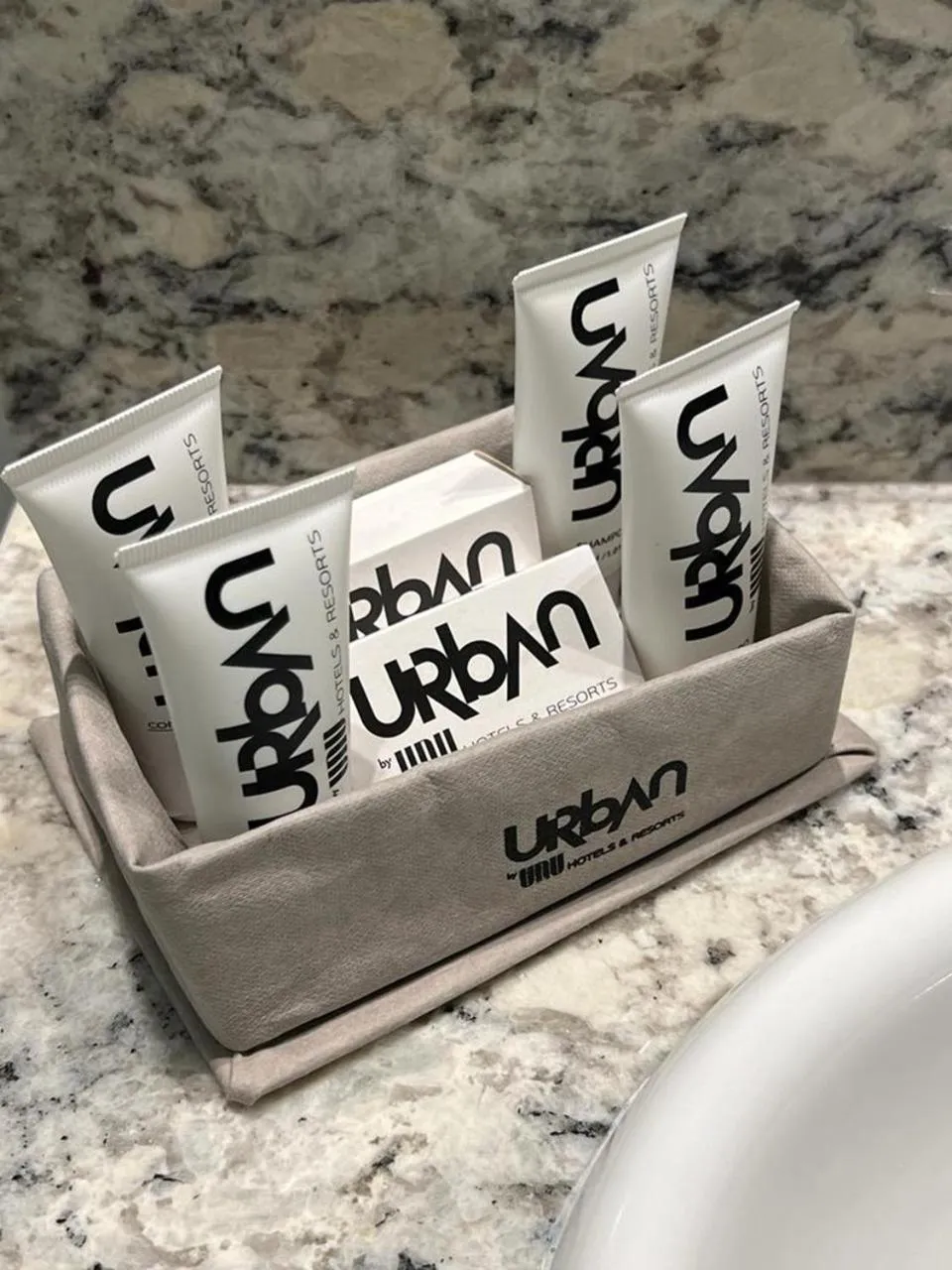 Bathroom in URBAN by UNU Osasco Hotel