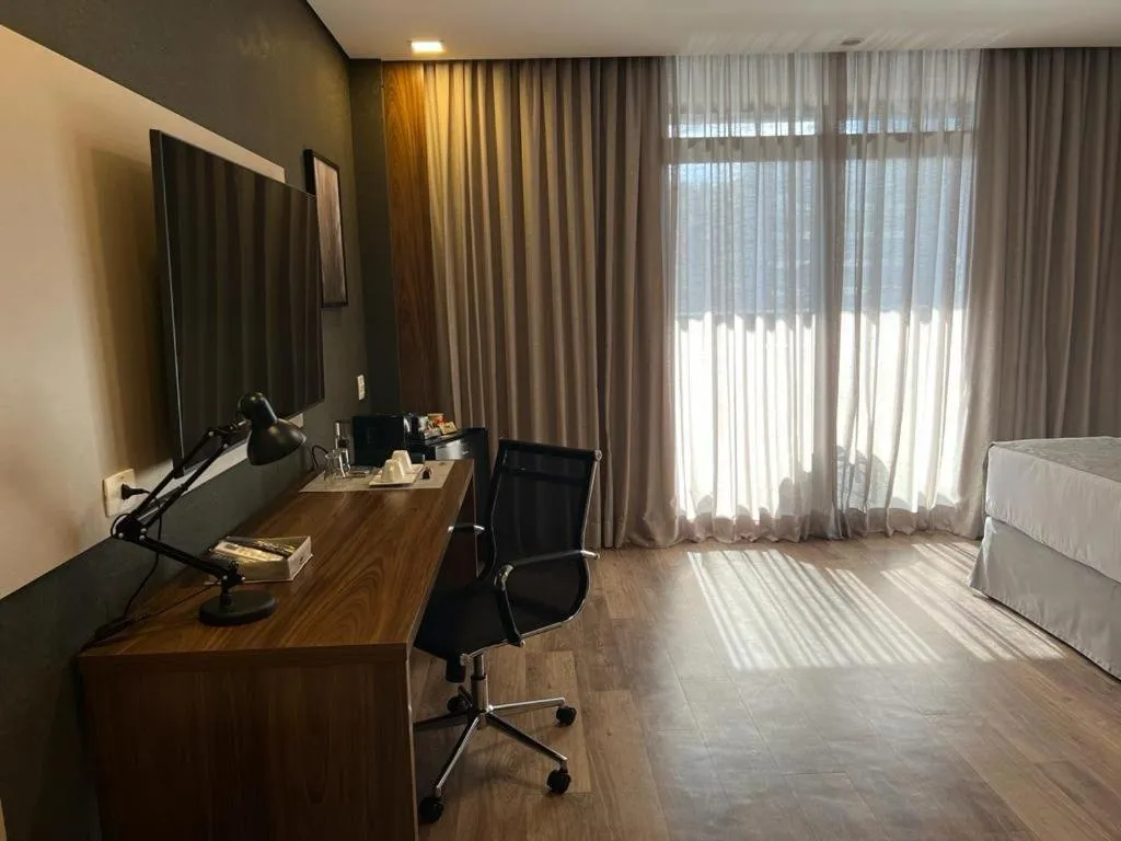 TV and multimedia in URBAN by UNU Osasco Hotel