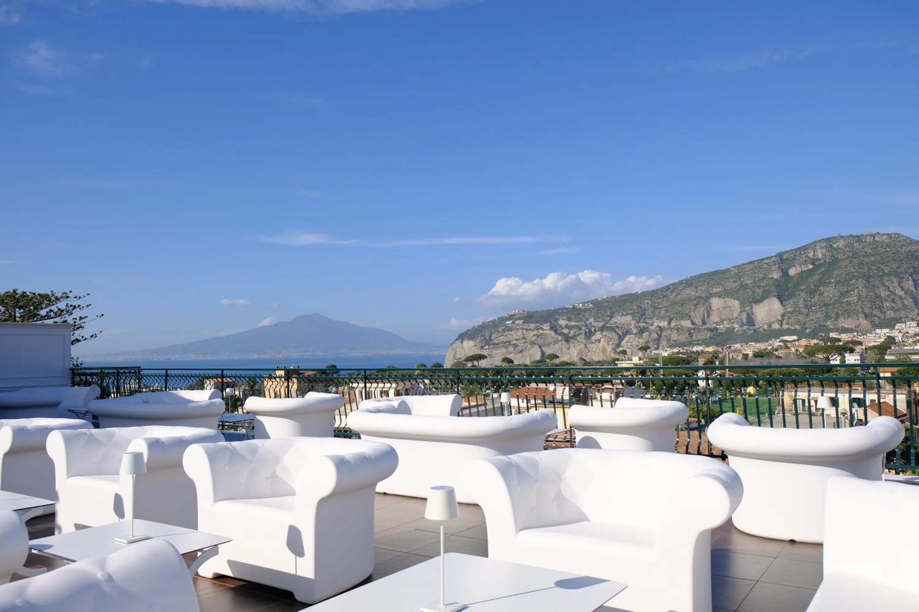 Restaurant/places to eat in Majestic Palace Hotel