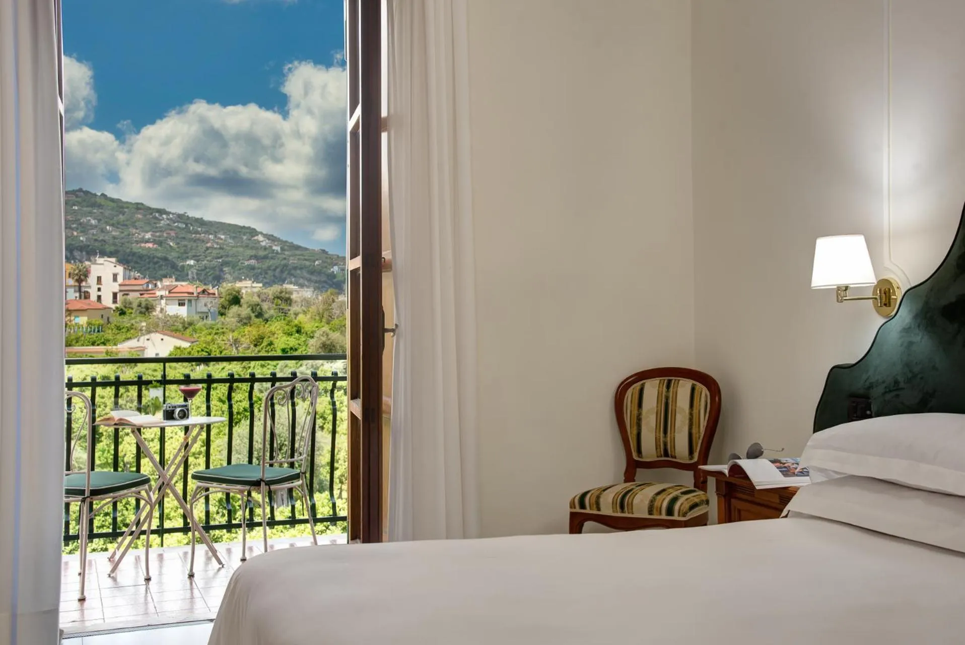 Bed in Majestic Palace Hotel