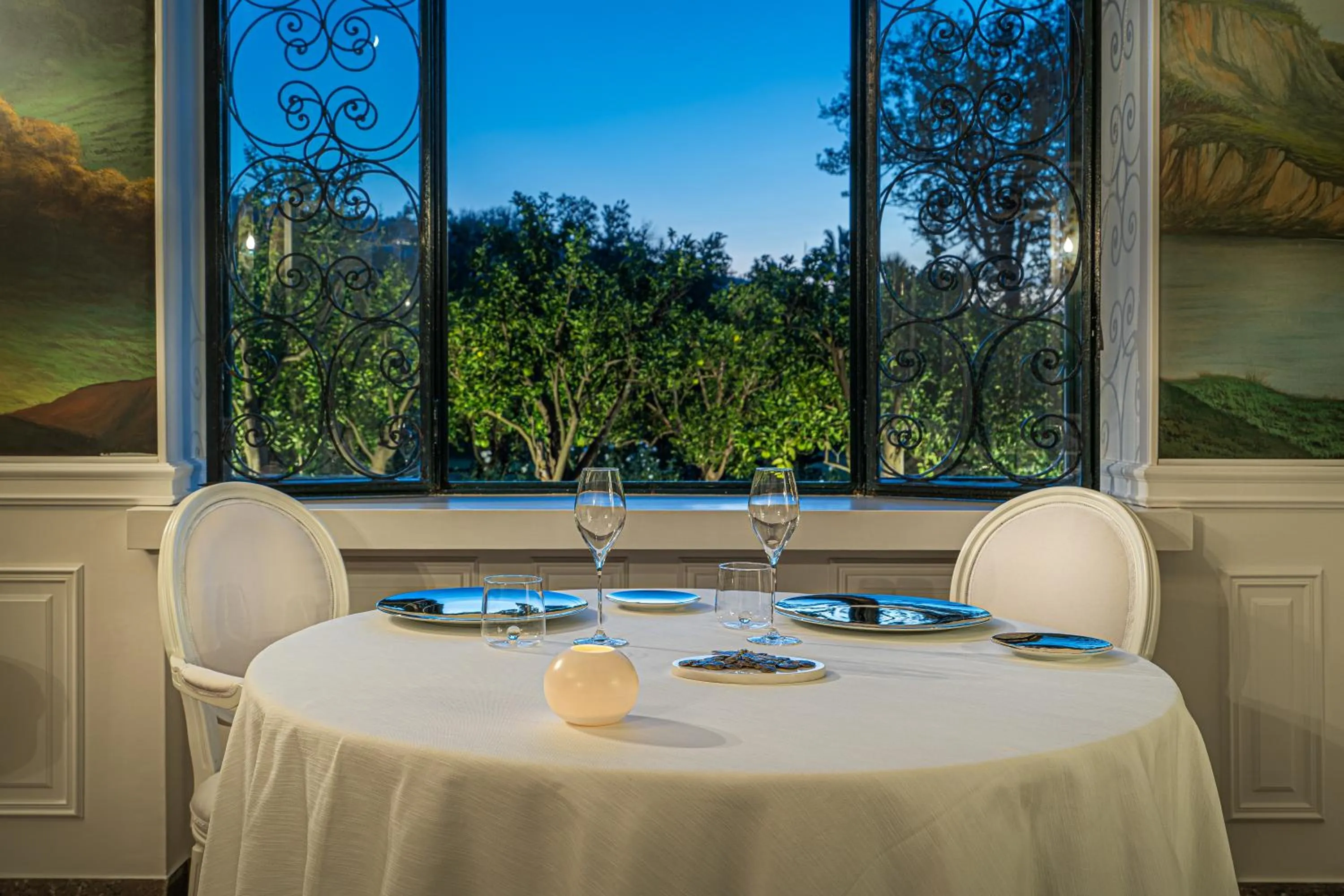 Restaurant/places to eat in Majestic Palace Hotel