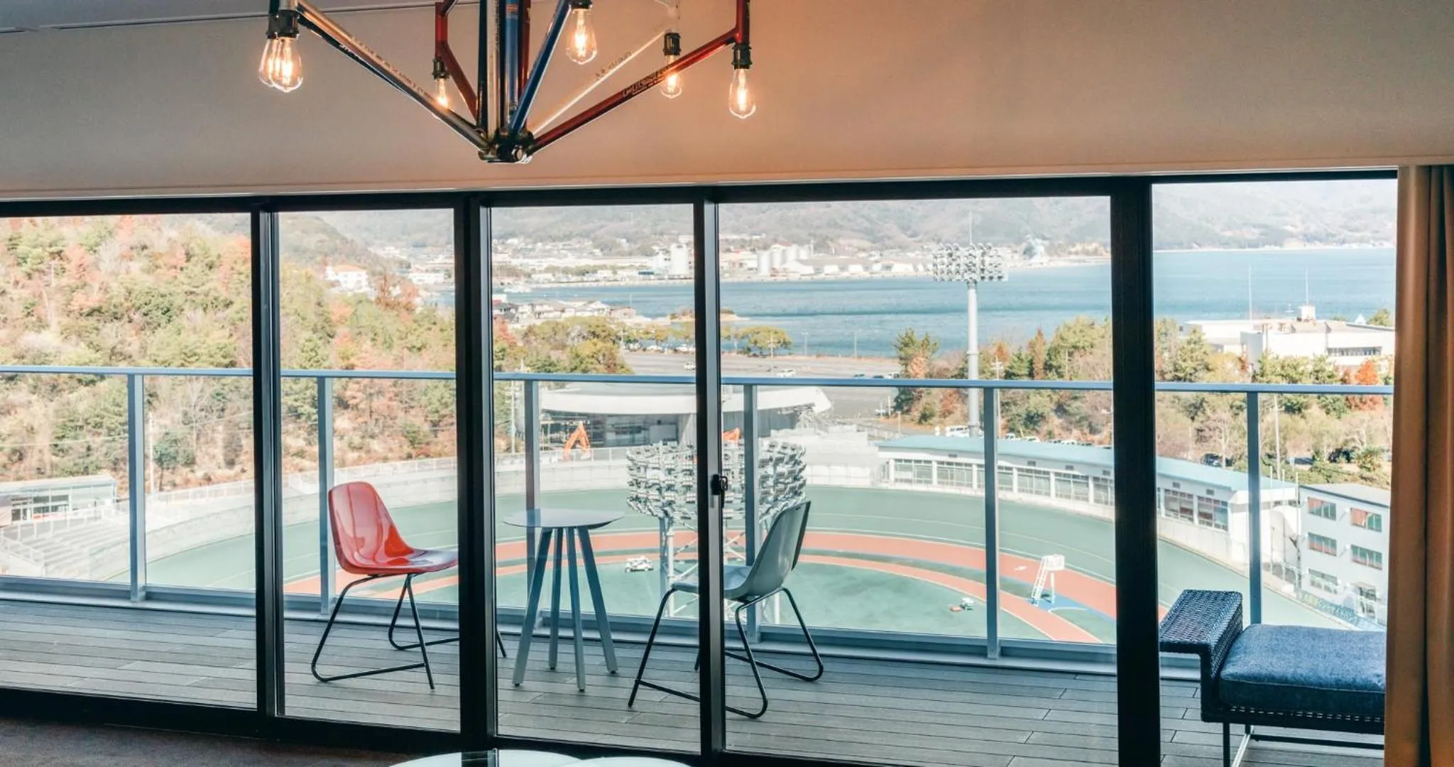 Balcony/Terrace in SETOUCHI KEIRIN HOTEL 10 by Onko Chishin