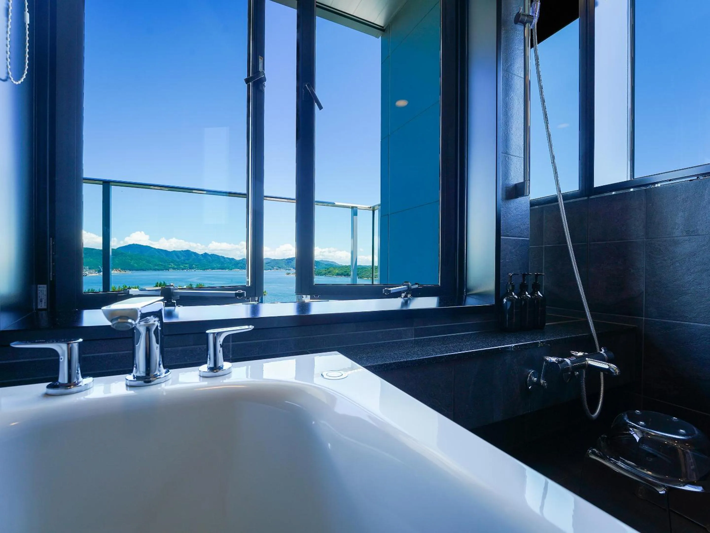 Bathroom in SETOUCHI KEIRIN HOTEL 10 by Onko Chishin