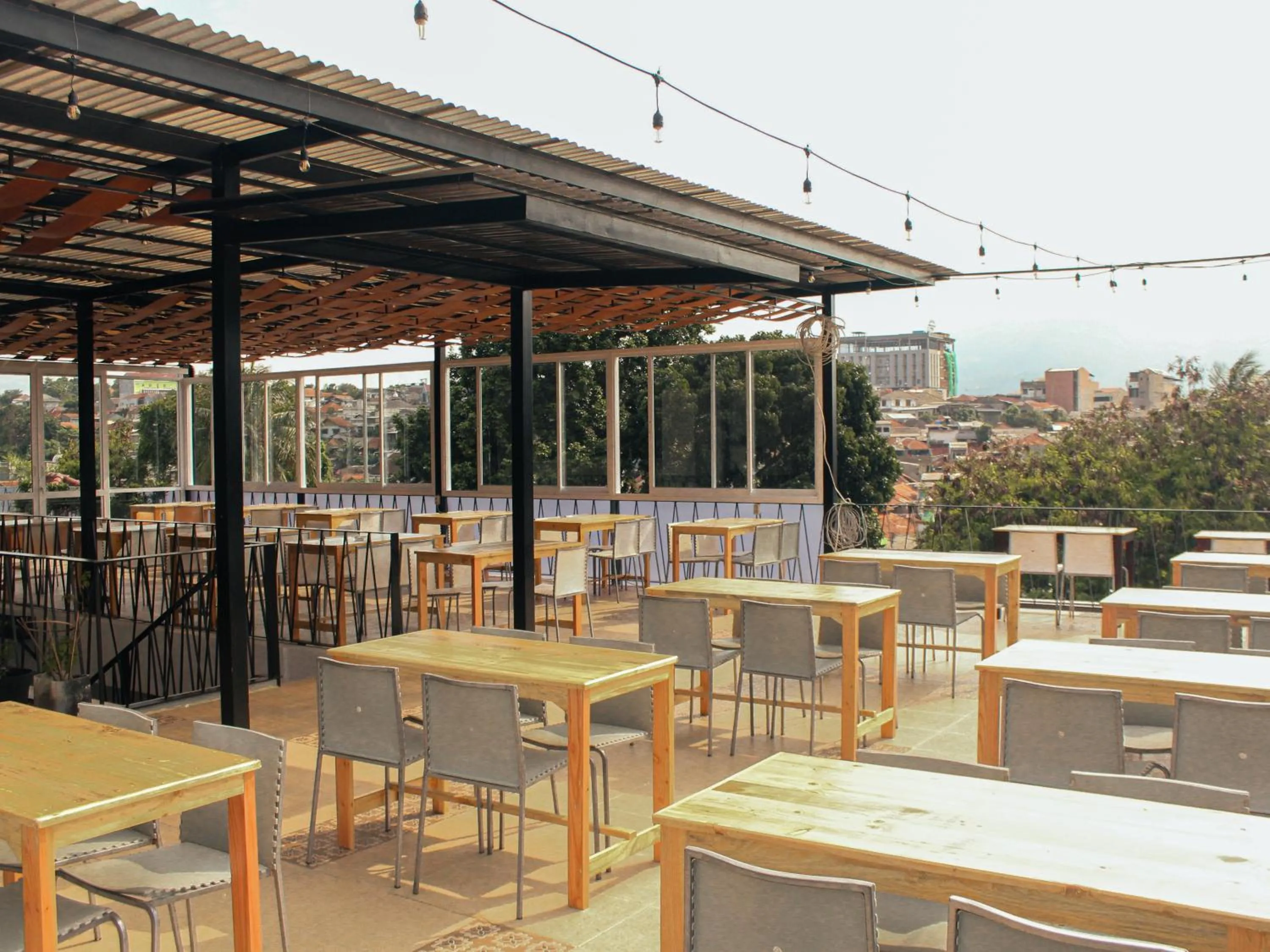 Restaurant/places to eat in Rion Hostel Bogor