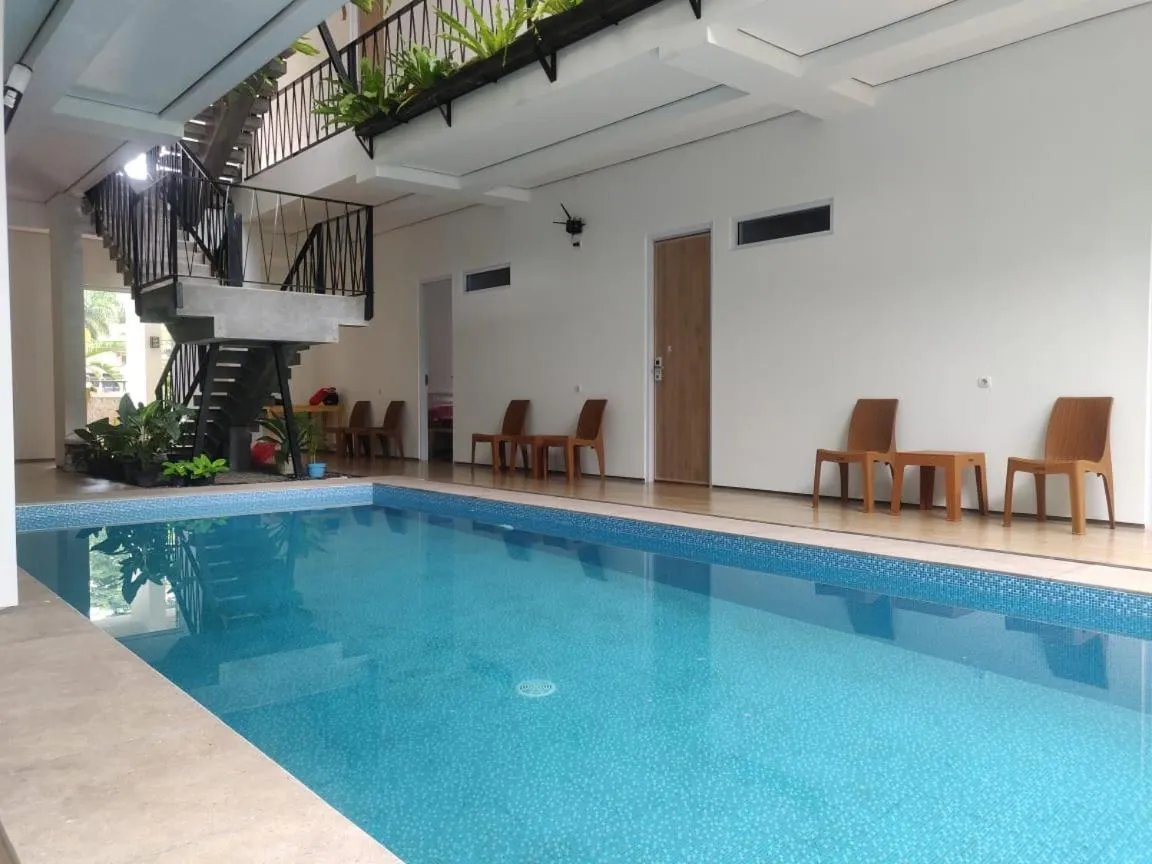 Swimming pool in Rion Hostel Bogor
