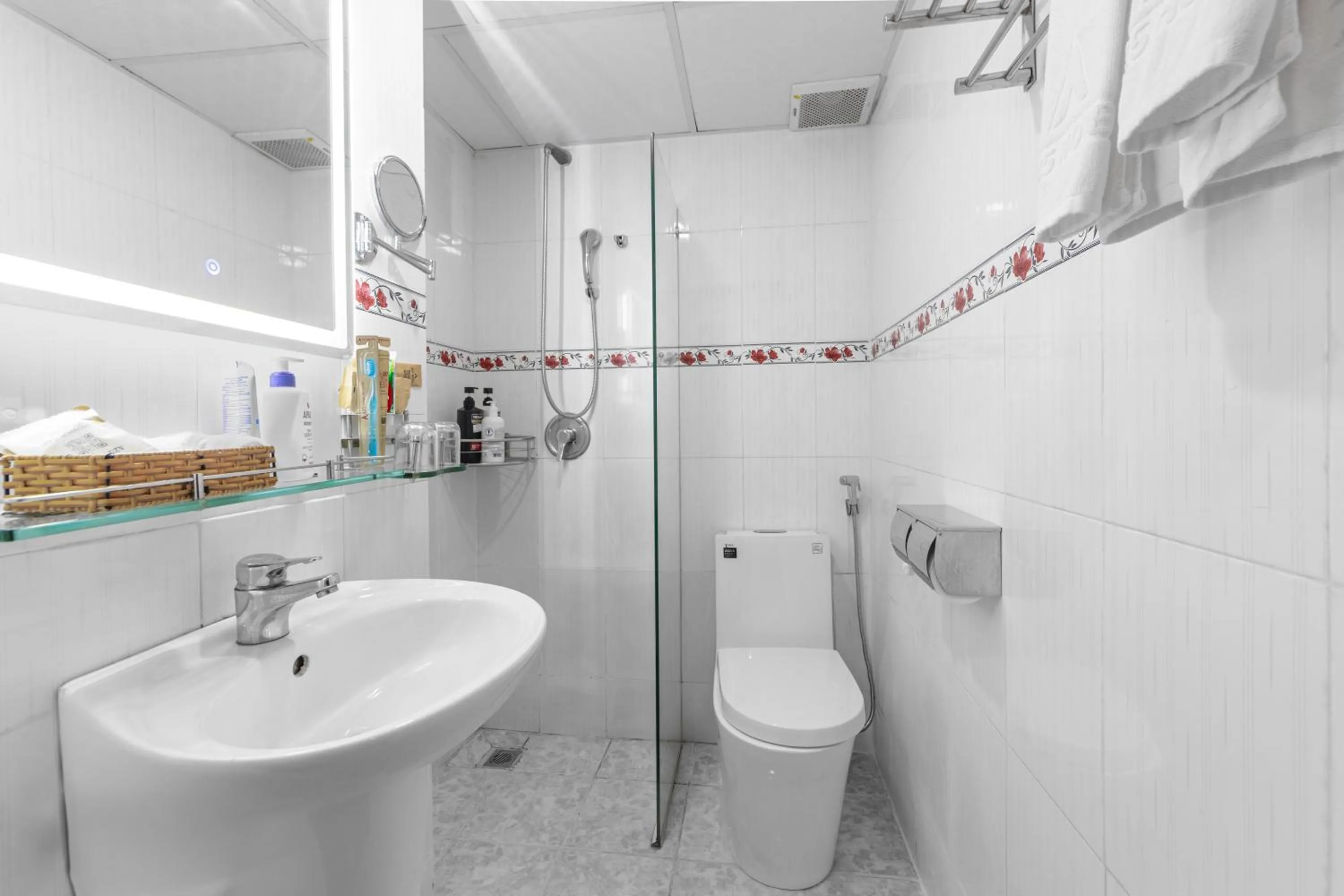 Shower in A25 Hotel - 167 Phạm Ngũ Lão