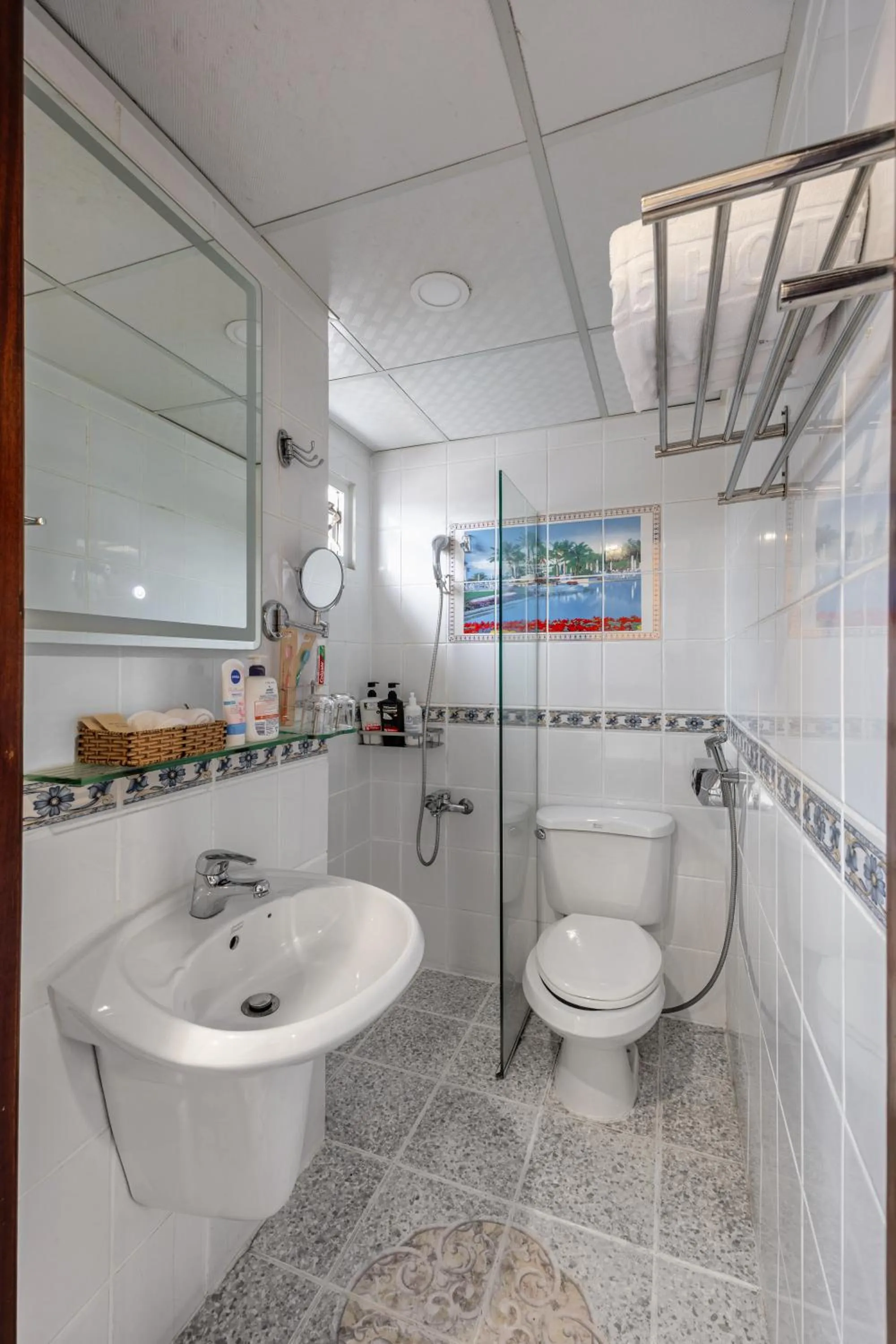 Bath in A25 Hotel - 167 Phạm Ngũ Lão