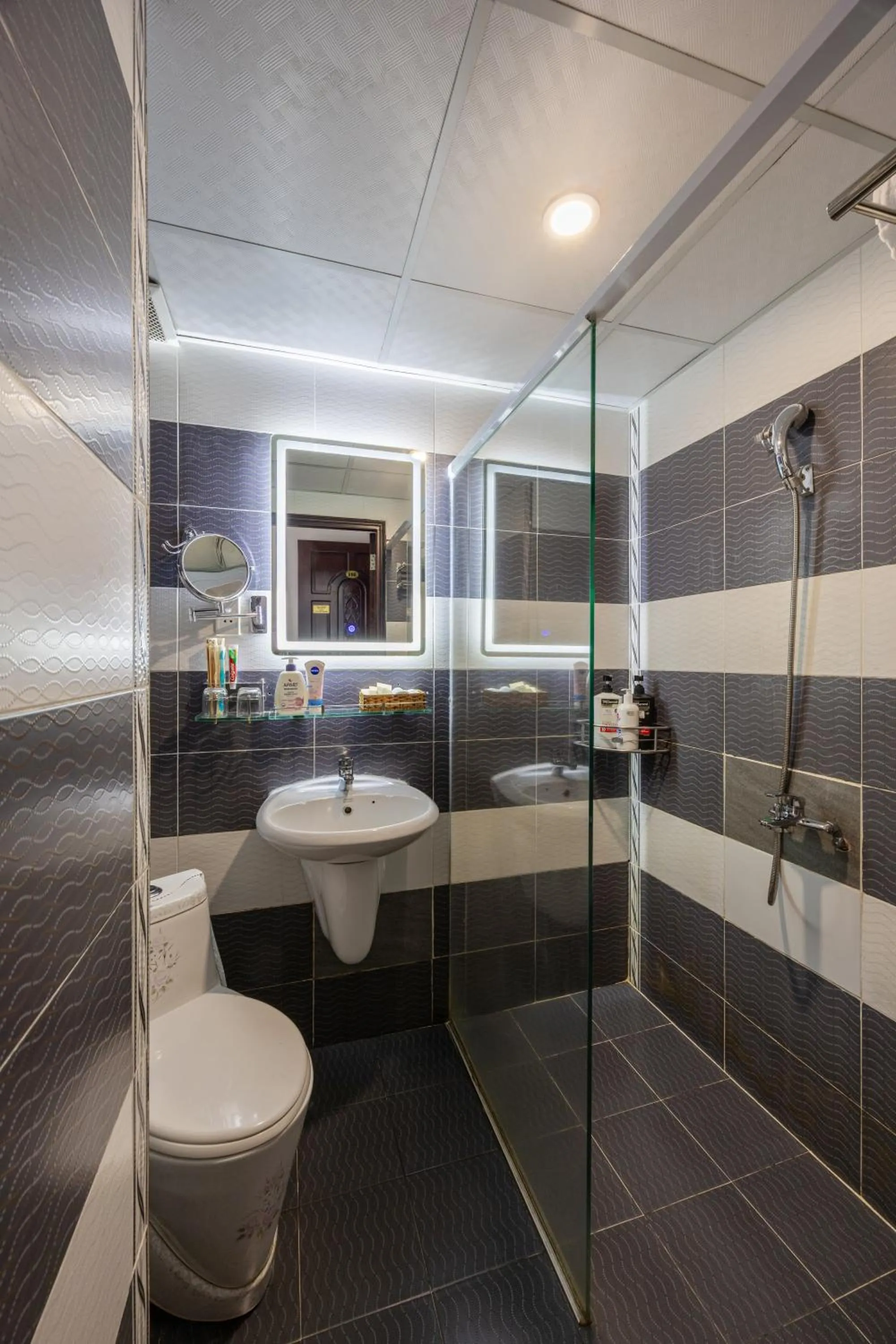 Shower in A25 Hotel - 167 Phạm Ngũ Lão