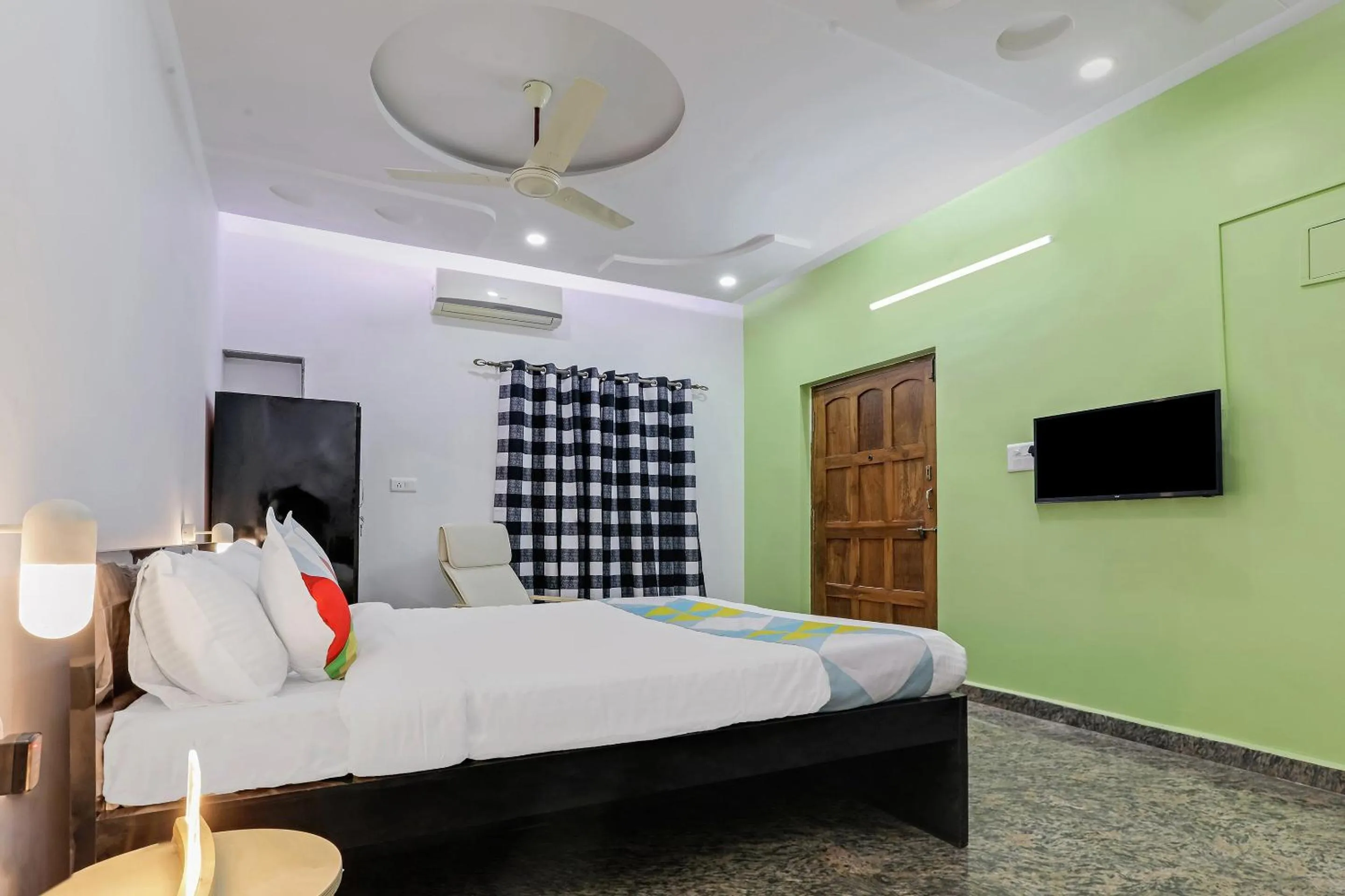 Bedroom, Bed in Hotel O Summer Hill Guest House