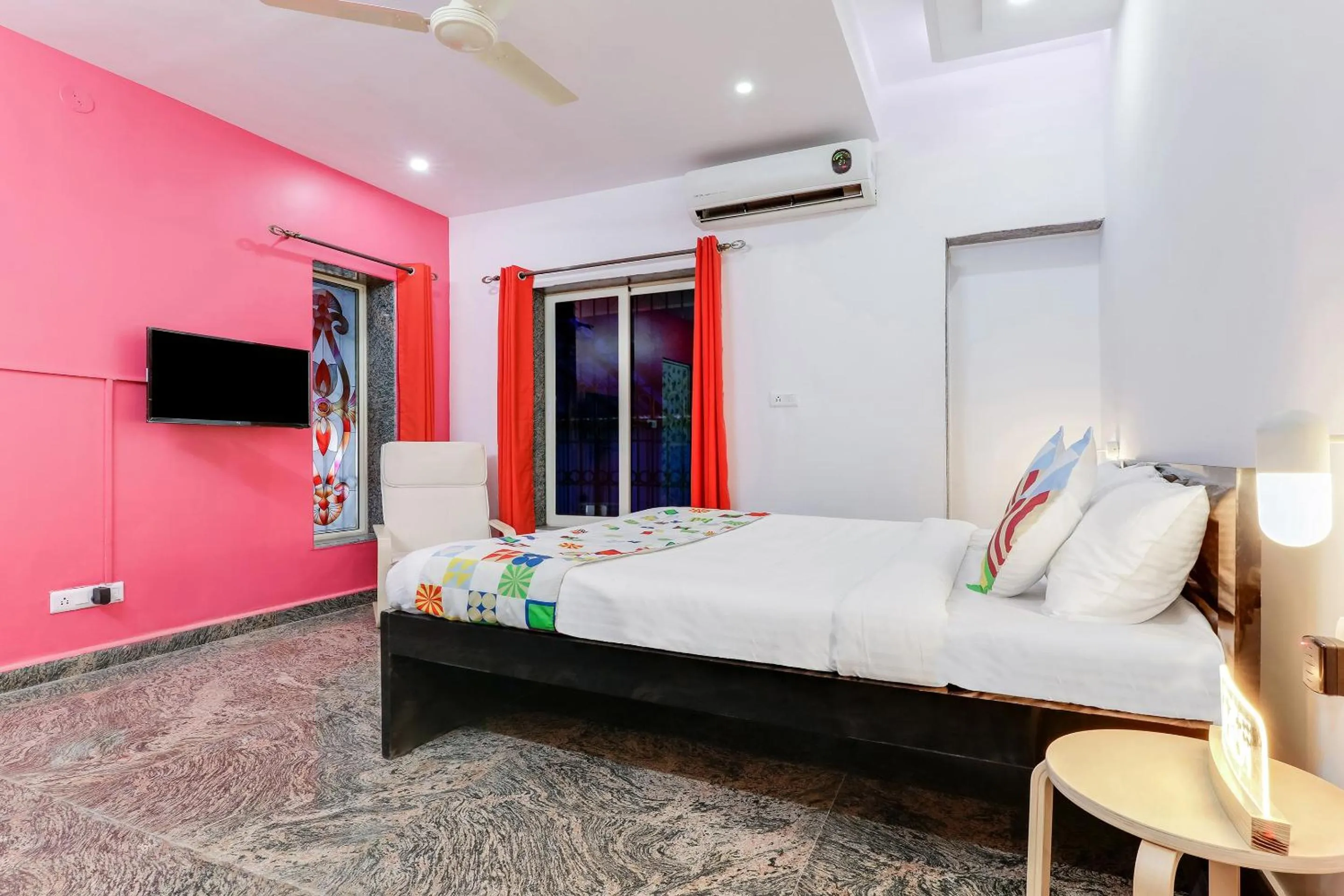 Bedroom, Bed in Hotel O Summer Hill Guest House