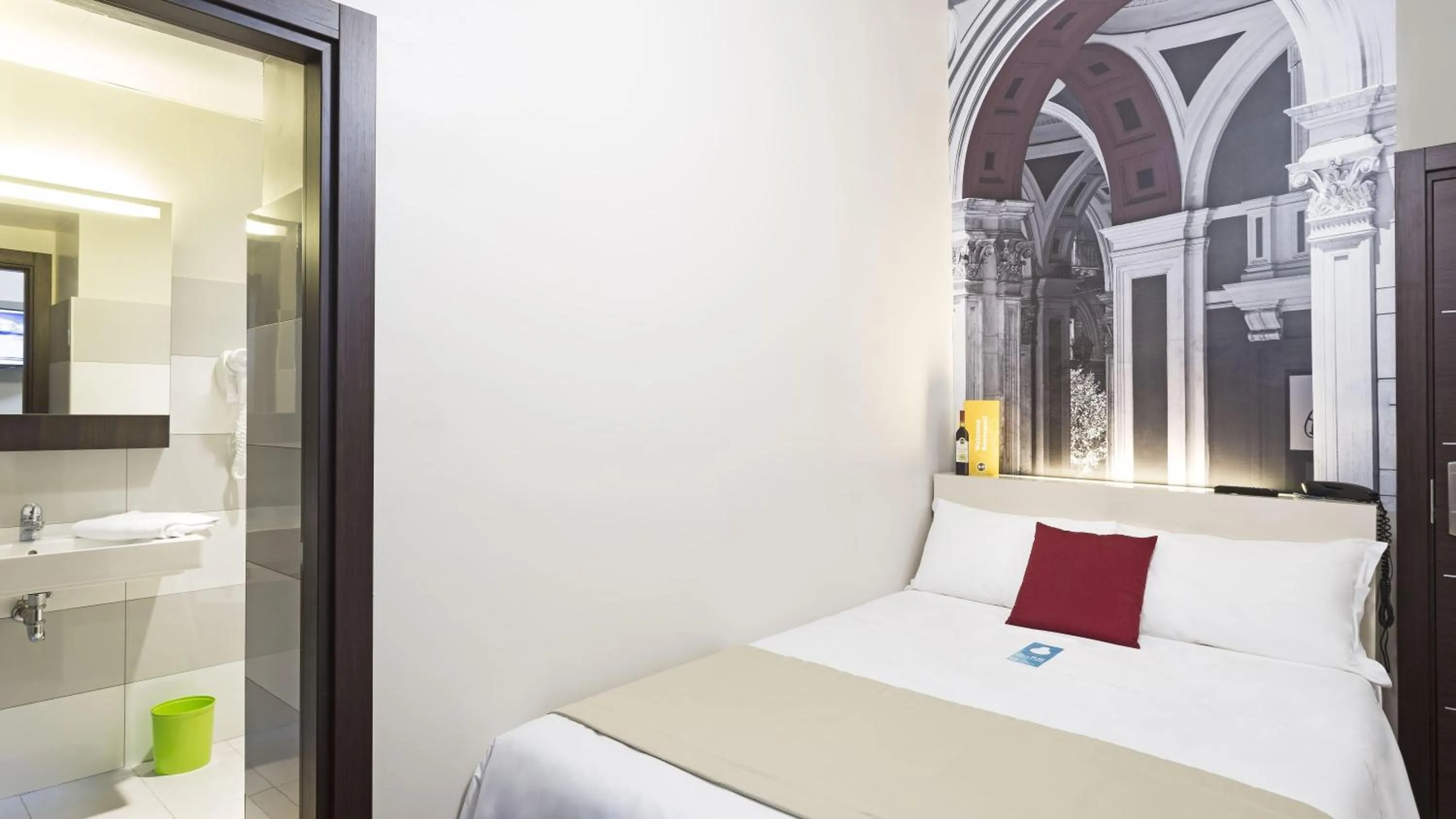 Photo of the whole room, Bed in B&B Hotel Napoli