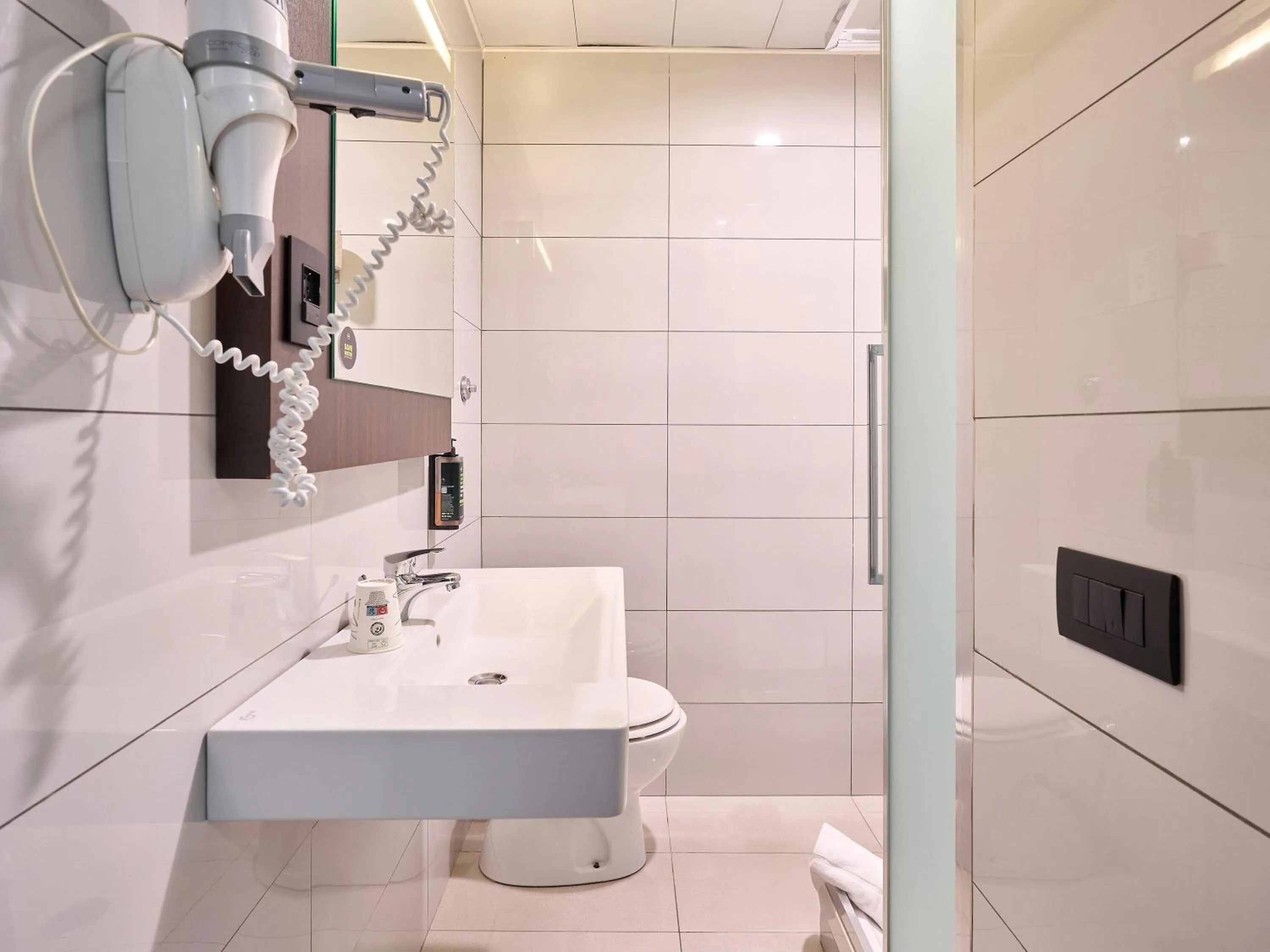 Photo of the whole room in B&B Hotel Napoli