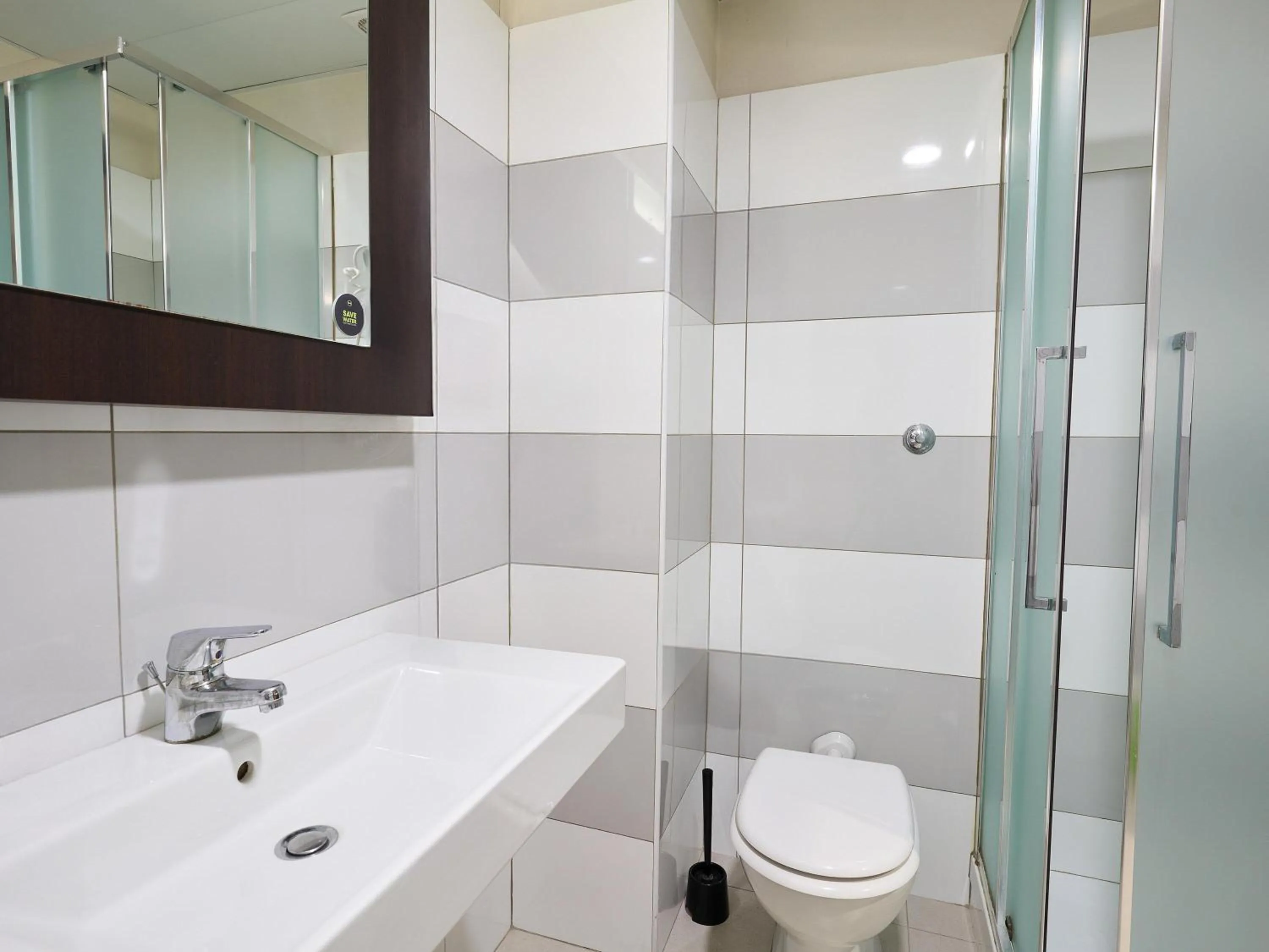 Photo of the whole room in B&B Hotel Napoli