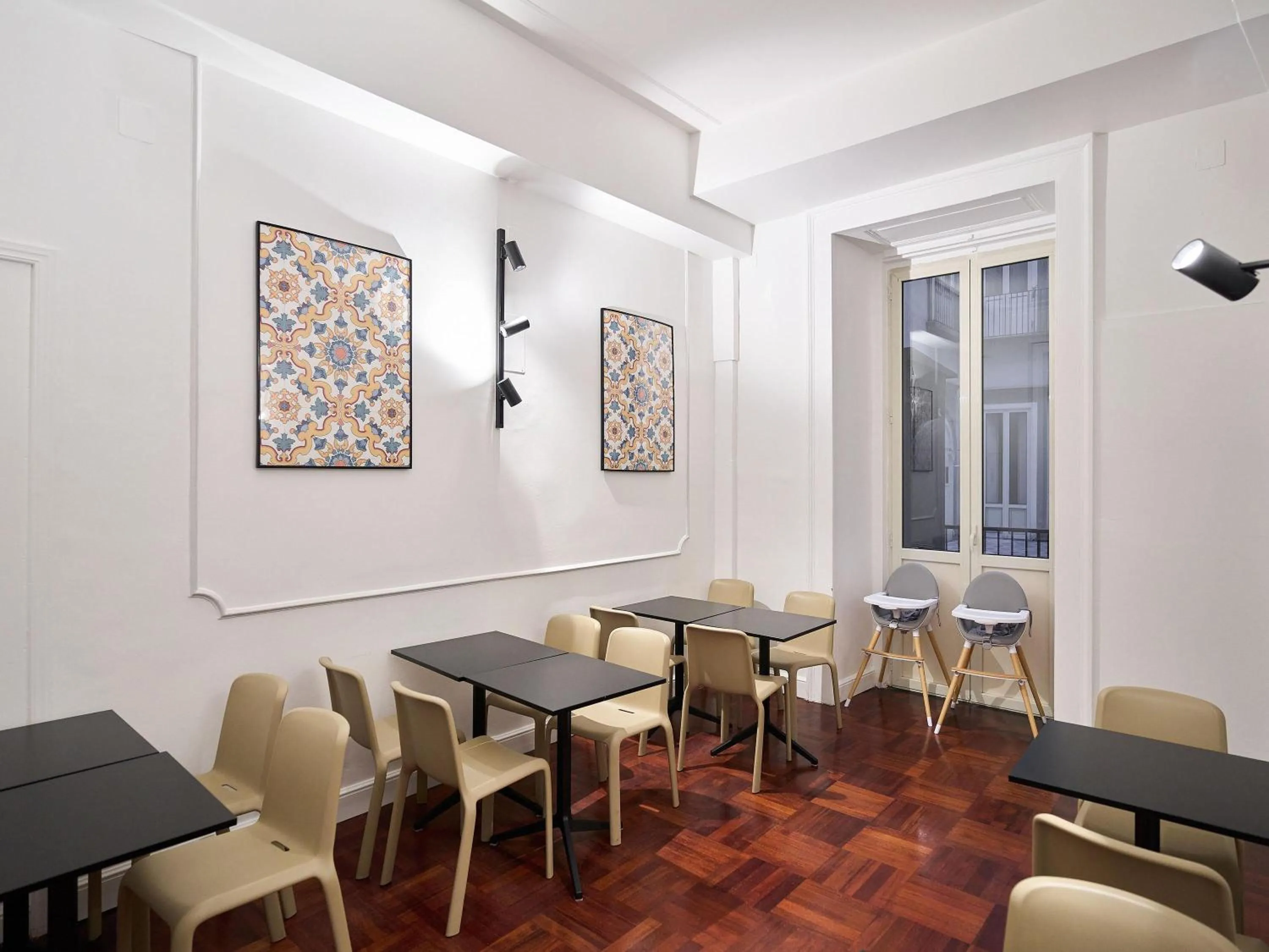 Restaurant/places to eat in B&B Hotel Napoli