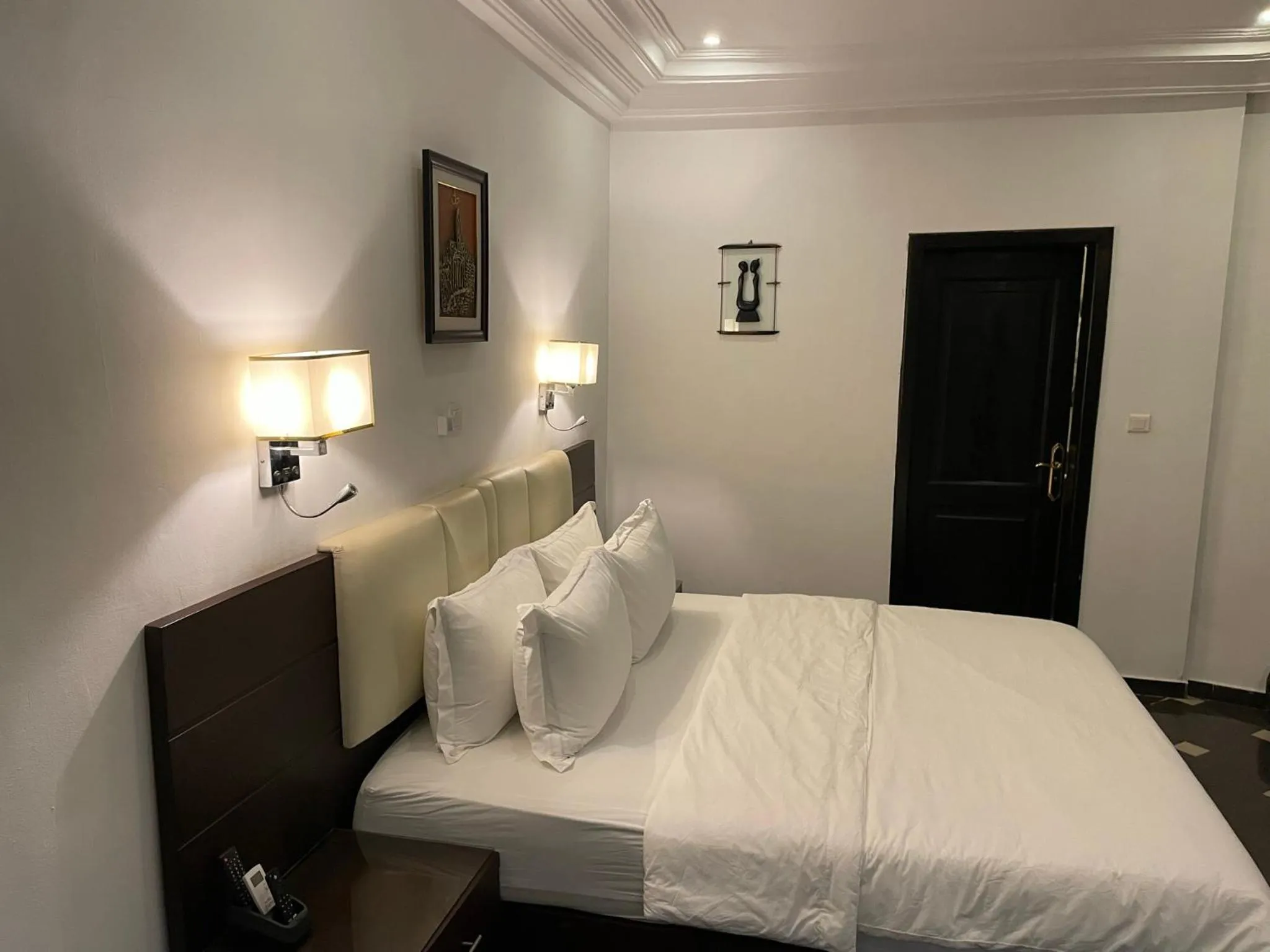 Bed in HOTEL LES ARCADES