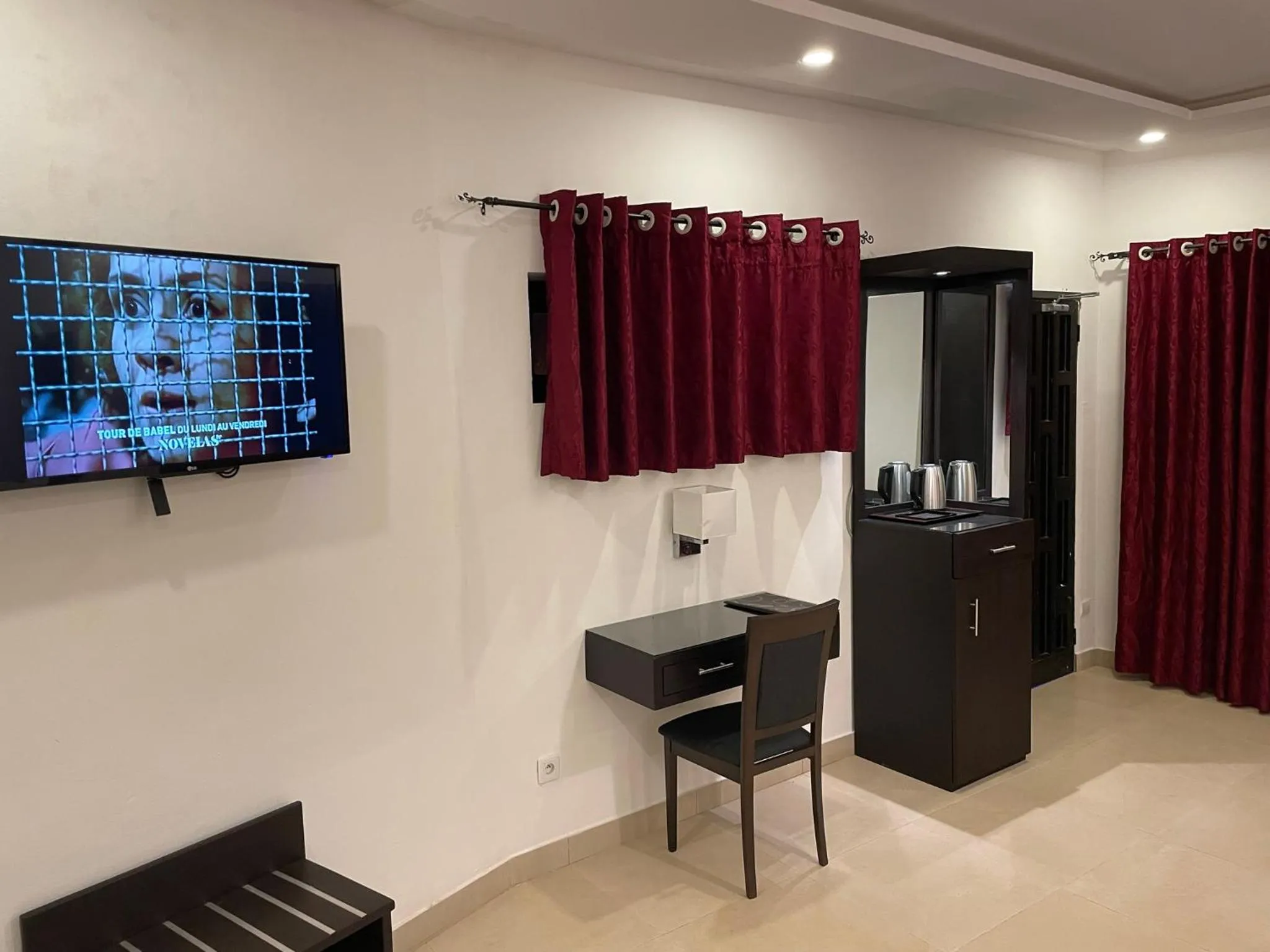 TV and multimedia in HOTEL LES ARCADES