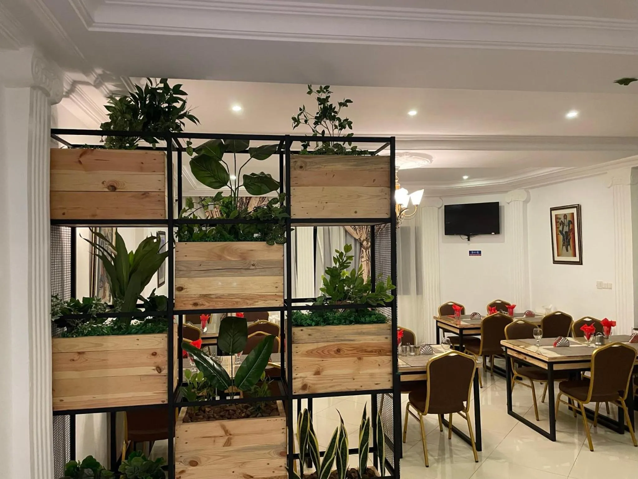 Restaurant/places to eat in HOTEL LES ARCADES