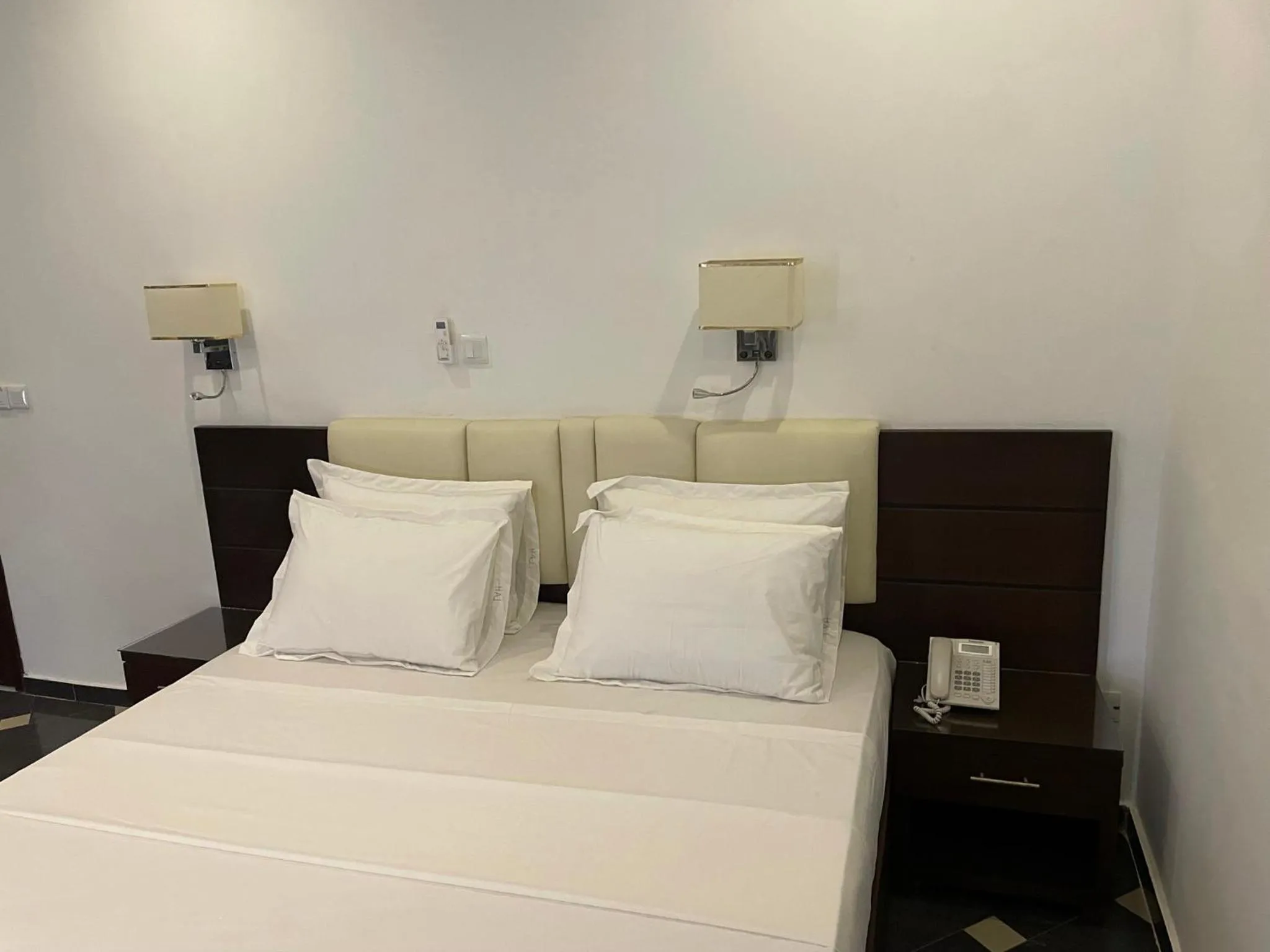 Bed in HOTEL LES ARCADES