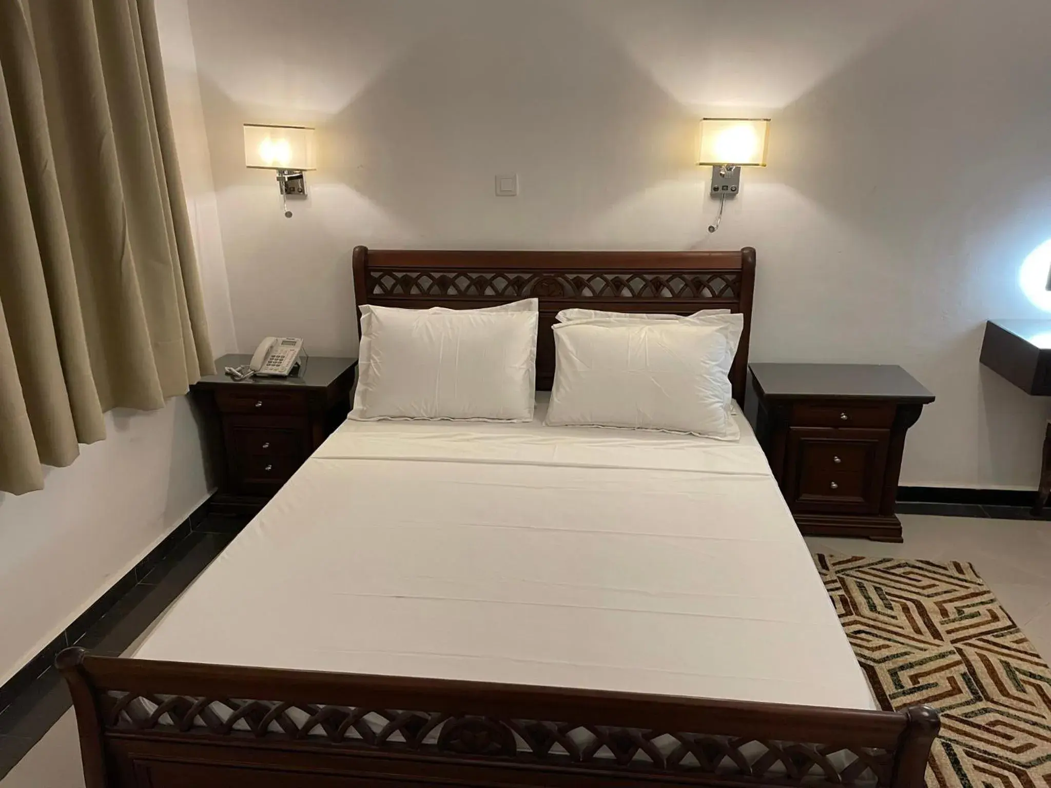 Superior Double Room in HOTEL LES ARCADES Superior Double Room in HOTEL LES ARCADES